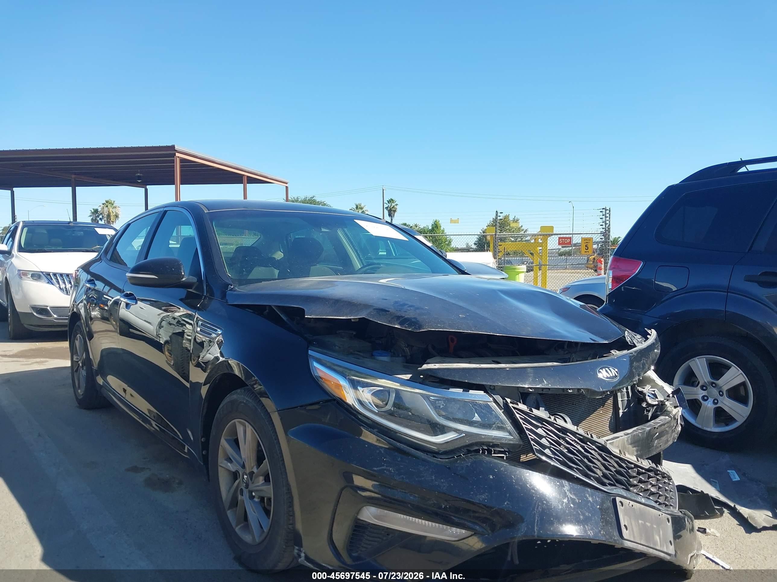 2020 Kia Optima LX, VIN 5XXGT4L37LG388964 — Перед