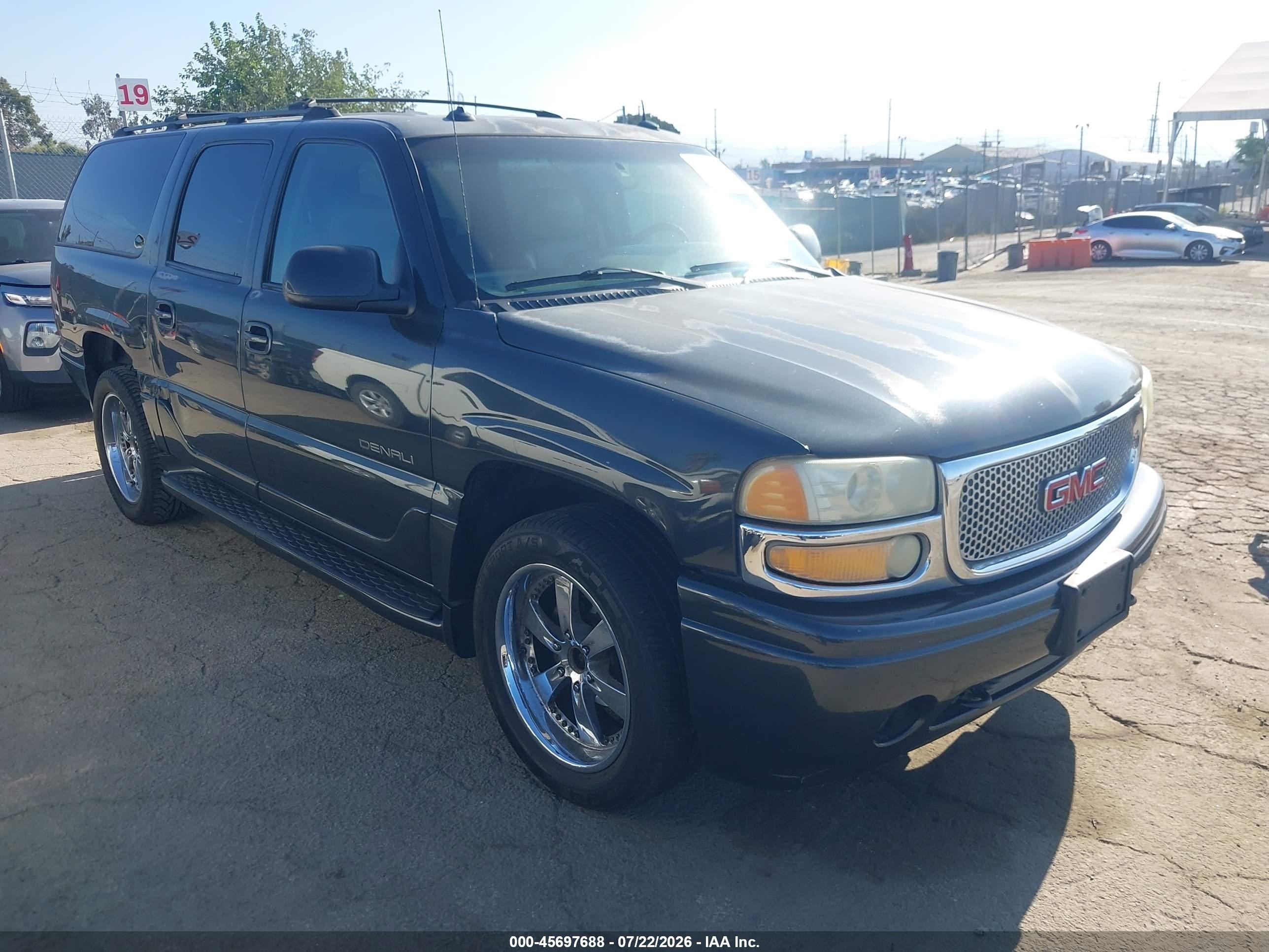 2003 GMC Yukon XL, VIN 1GKFK66UX3J254027 — Бок