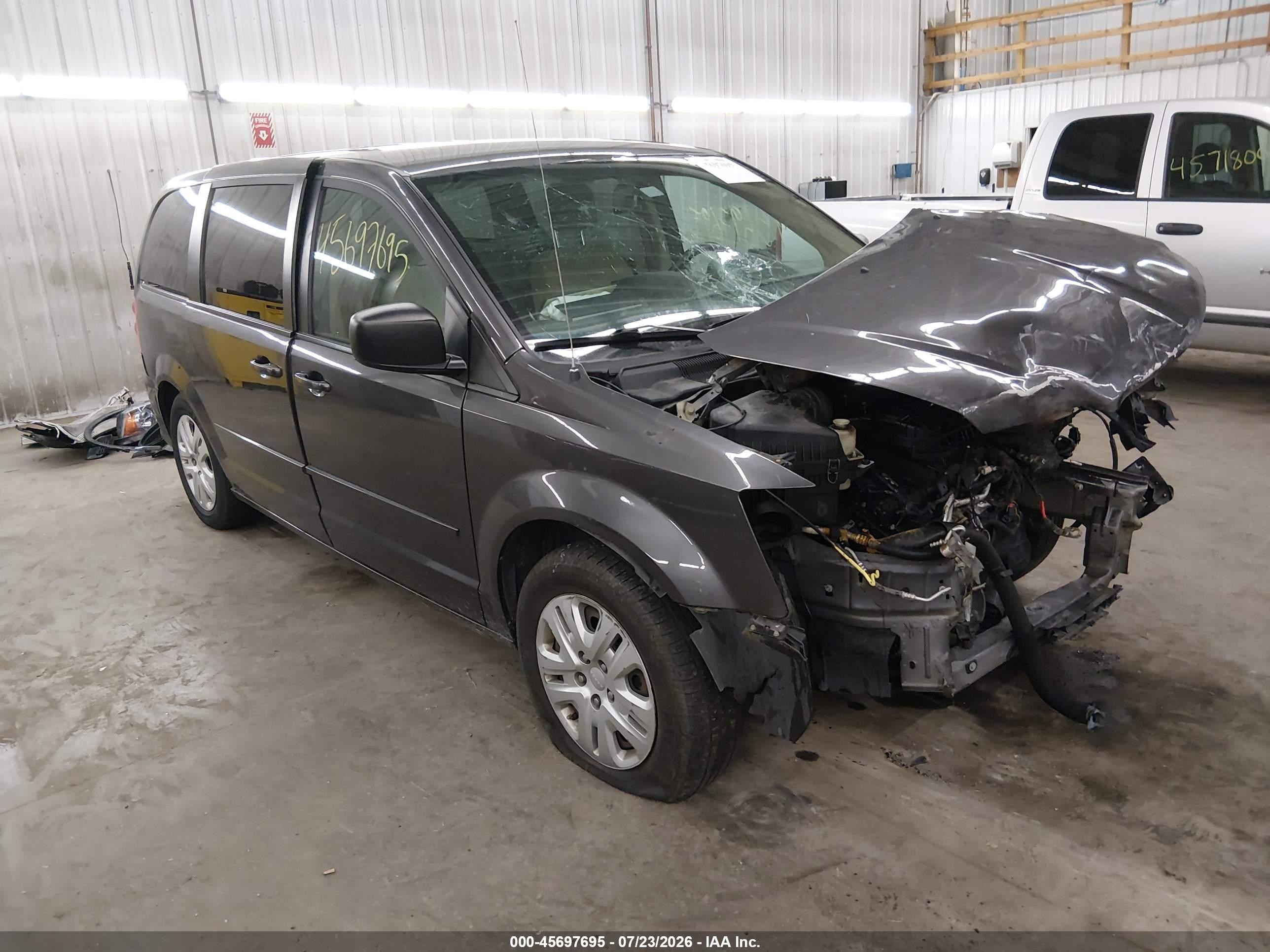 2016 Dodge Grand Caravan American Value, VIN 2C4RDGBG6GR285141 — Перед