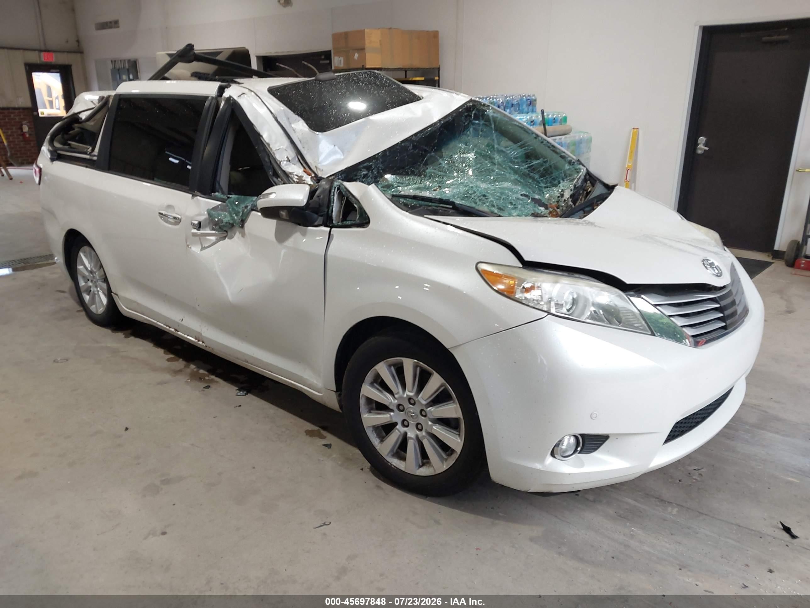 2014 Toyota Sienna XLE, VIN 5TDYK3DC9ES473841 — Roof