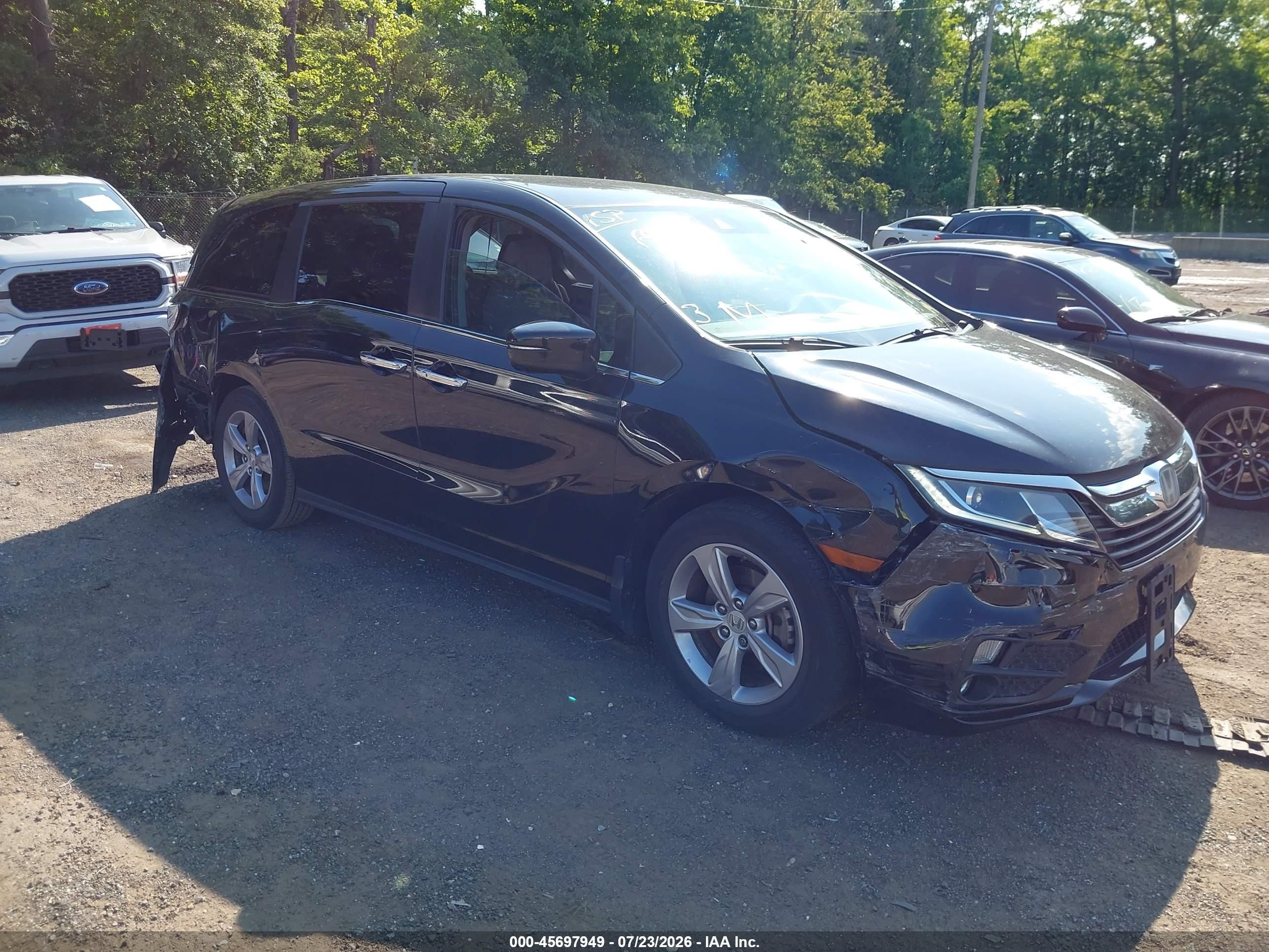 2018 Honda Odyssey EX, VIN 5FNRL6H53JB065171 — Side
