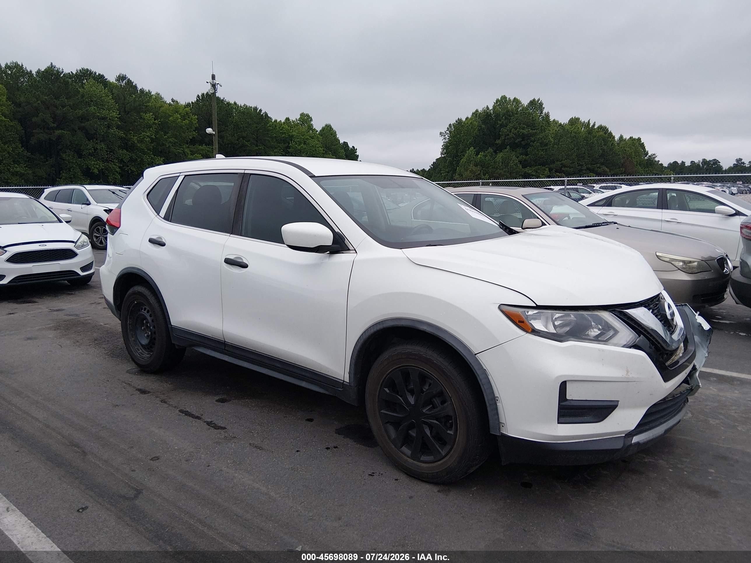 2017 Nissan Rogue S, VIN KNMAT2MT2HP503981 — Front end