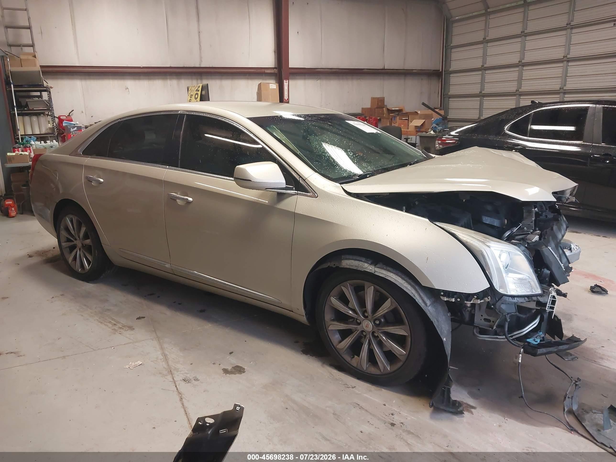 2013 Cadillac XTS, VIN 2G61N5S33D9215543 — Front end