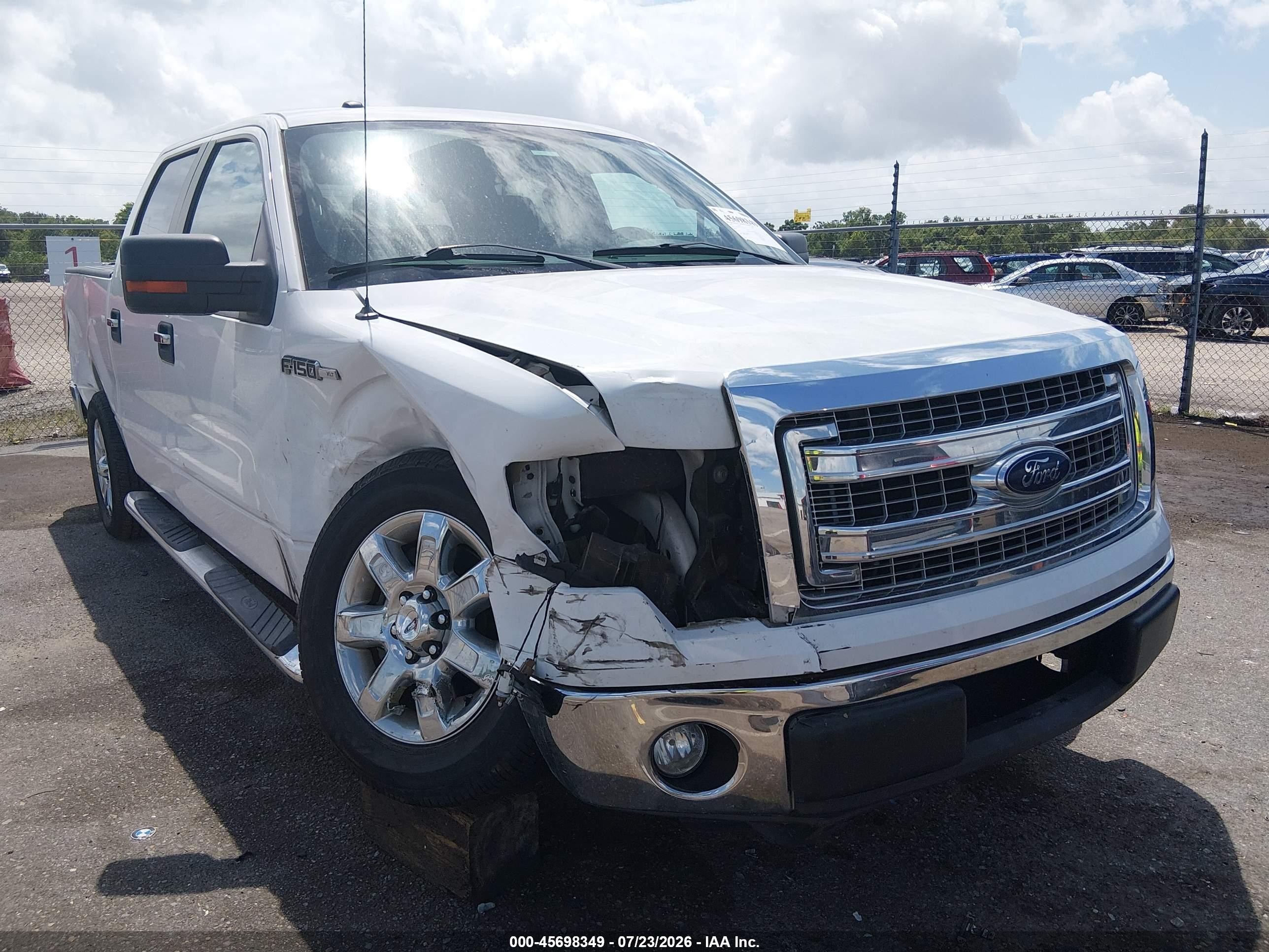2013 Ford F-150 FX2, VIN 1FTFW1CF6DFB41589 — Front end