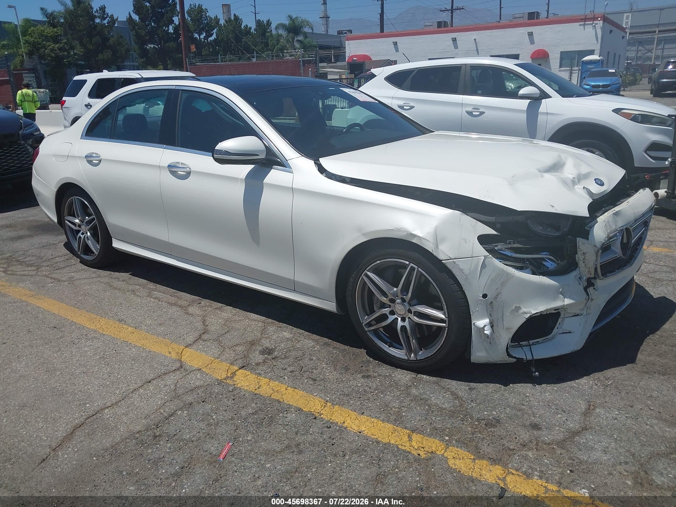 2017 Mercedes-Benz E 300 Luxury, VIN WDDZF4JB9HA220536 — Front end