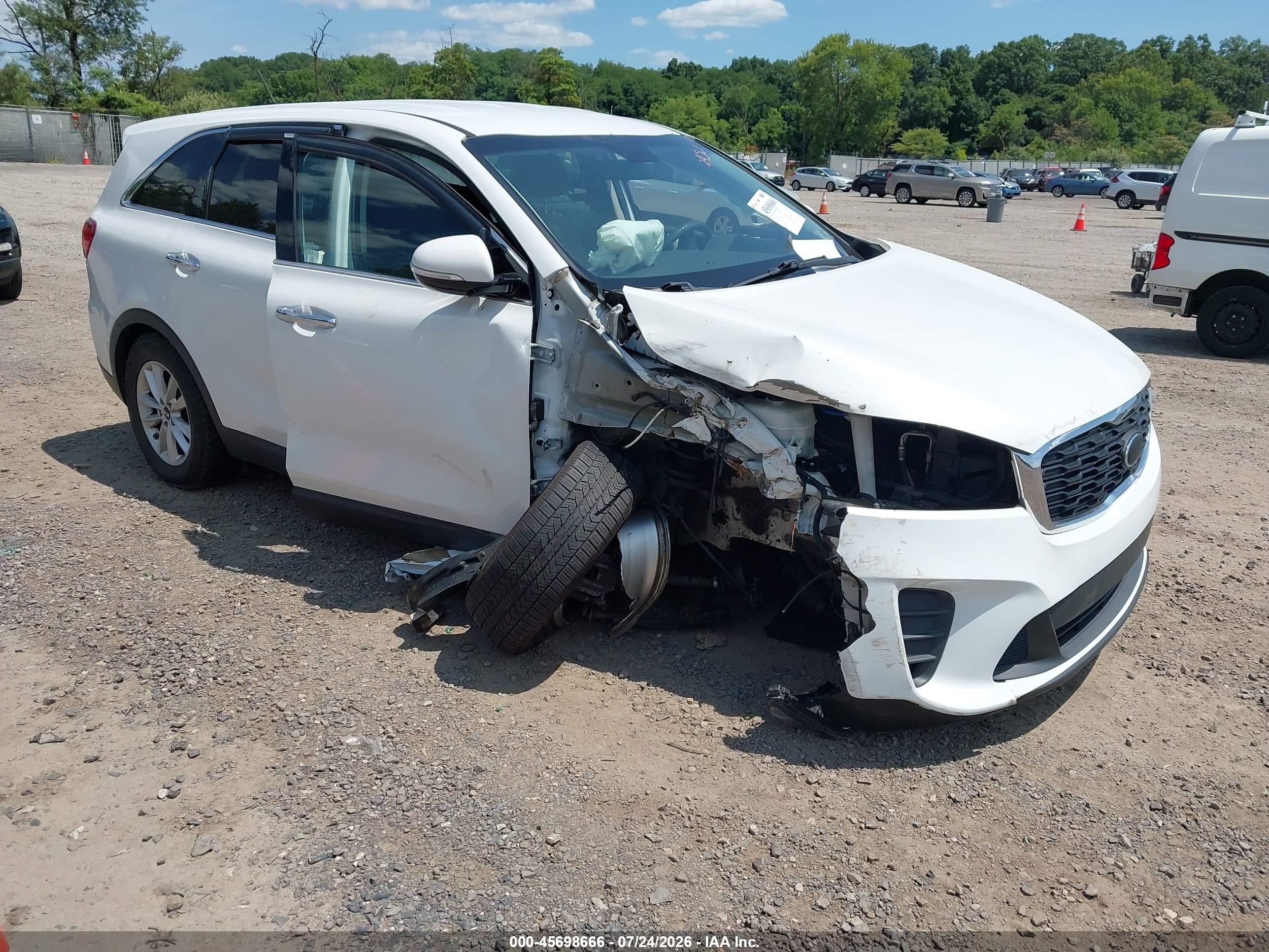 2019 Kia Sorento LX, VIN 5XYPG4A51KG483183 — Front end