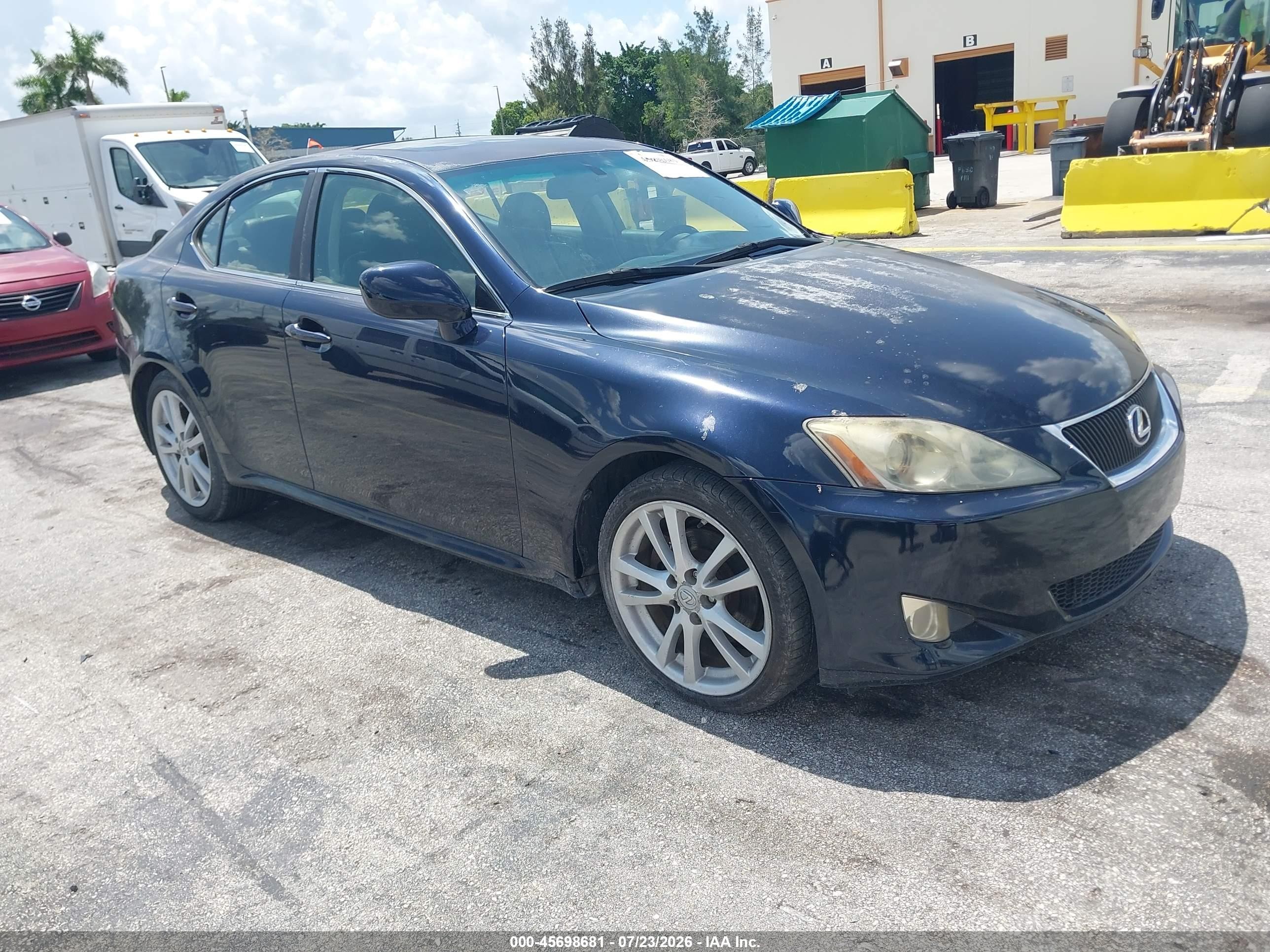 2006 Lexus IS 250, VIN JTHBK262565001470 — Перед