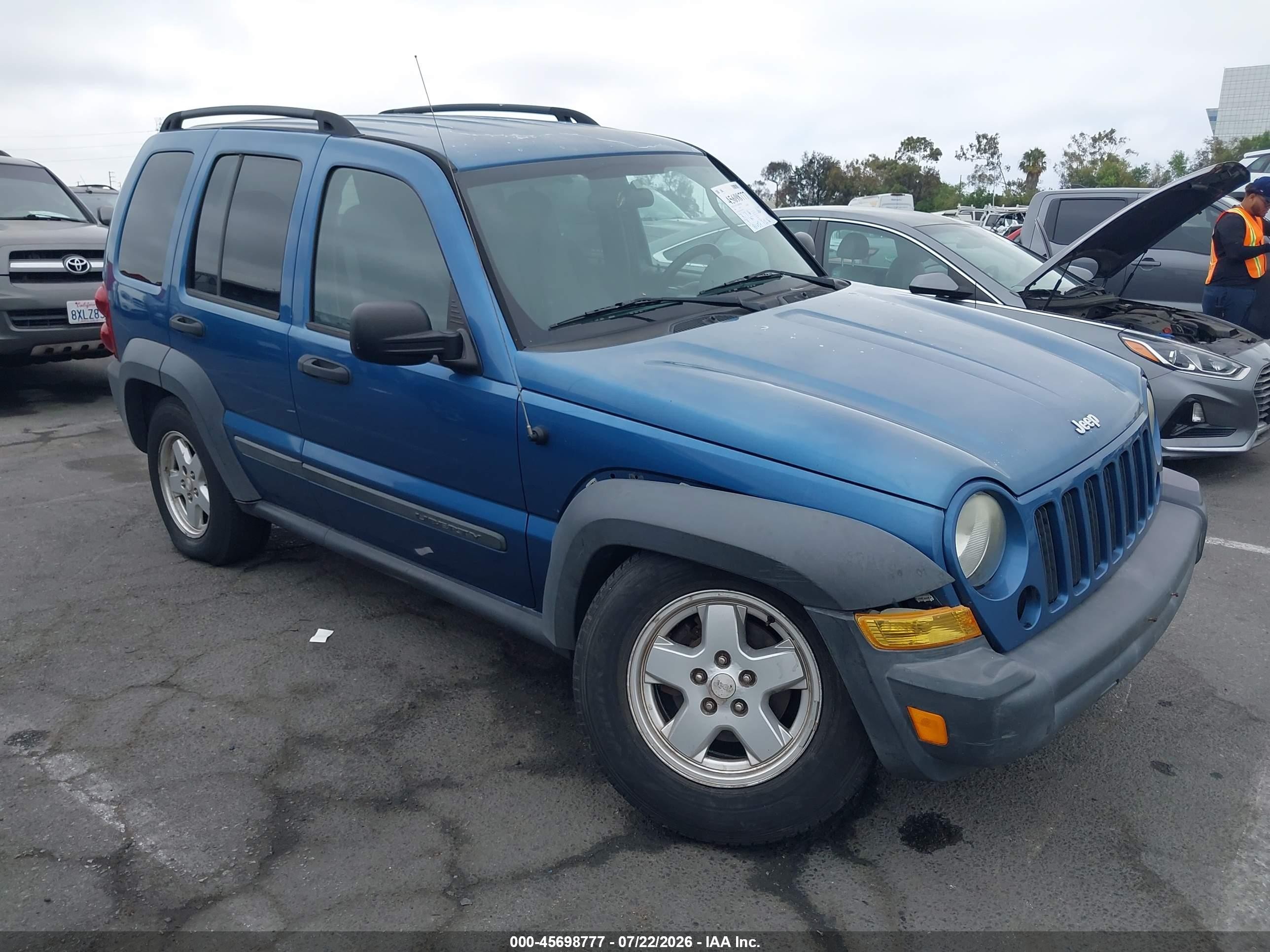 2006 Jeep Liberty Sport, VIN 1J4GL48K46W208921 — Front end