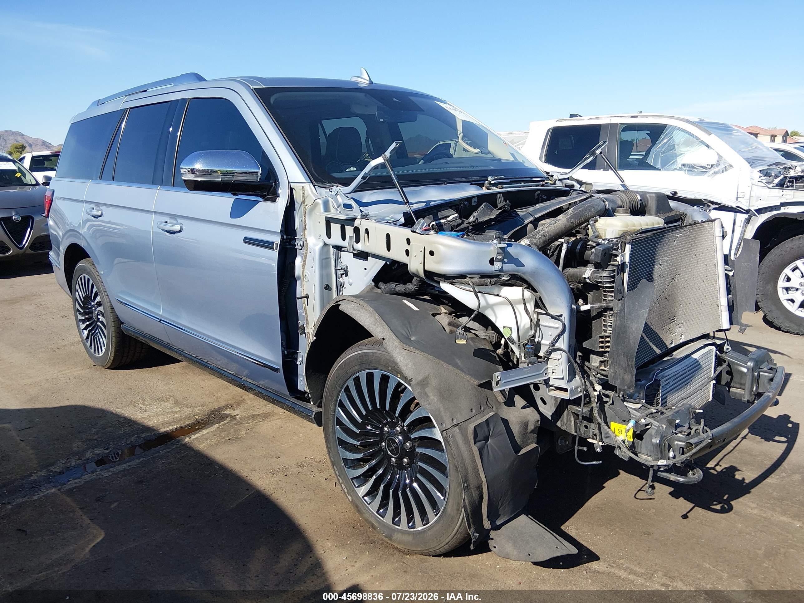 2020 Lincoln Navigator Black Label, VIN 5LMJJ2TT6LEL09362 — Front end
