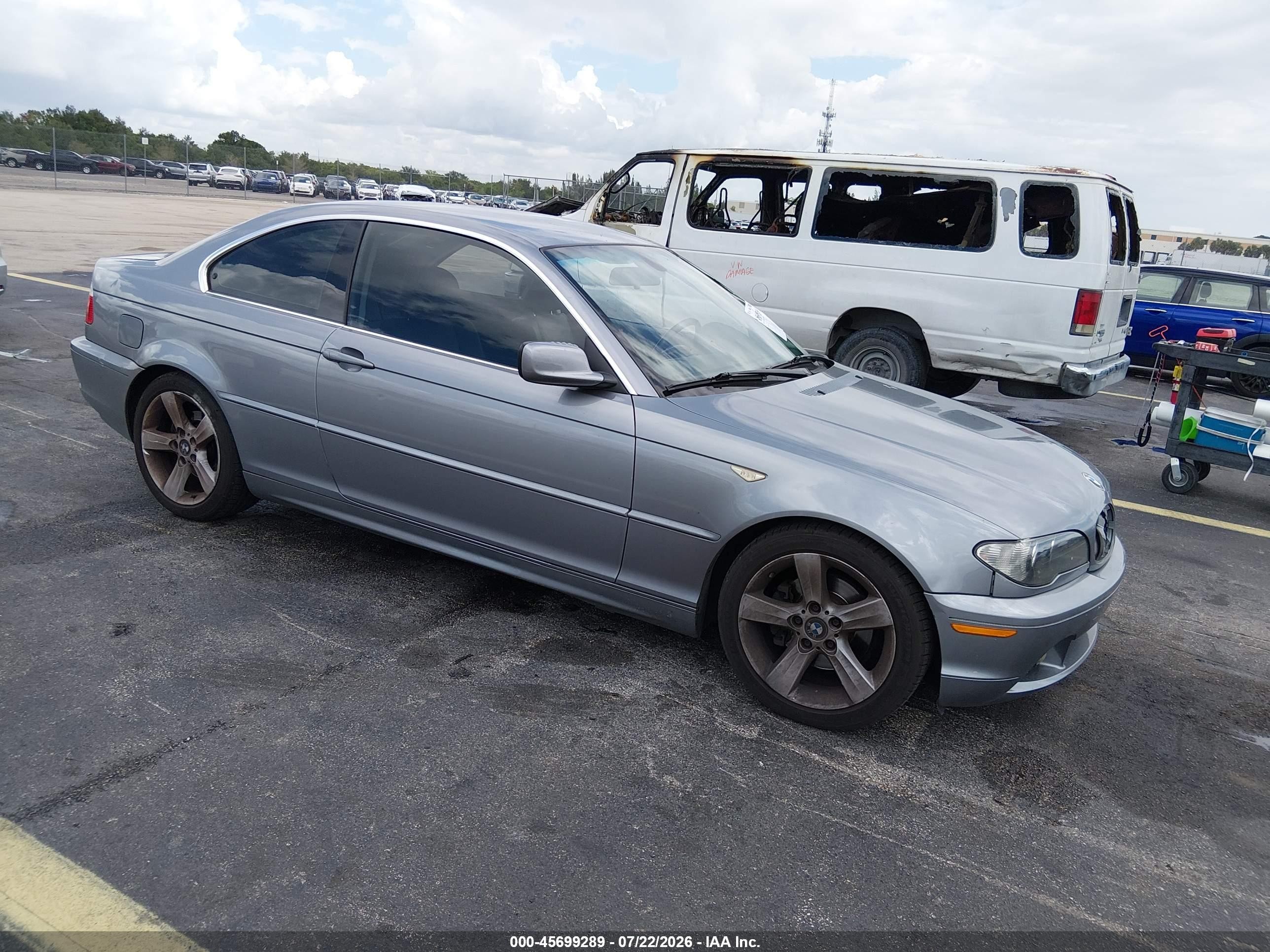 2004 BMW 3 Series 325Ci, VIN WBABD33494JY97684 — Бок