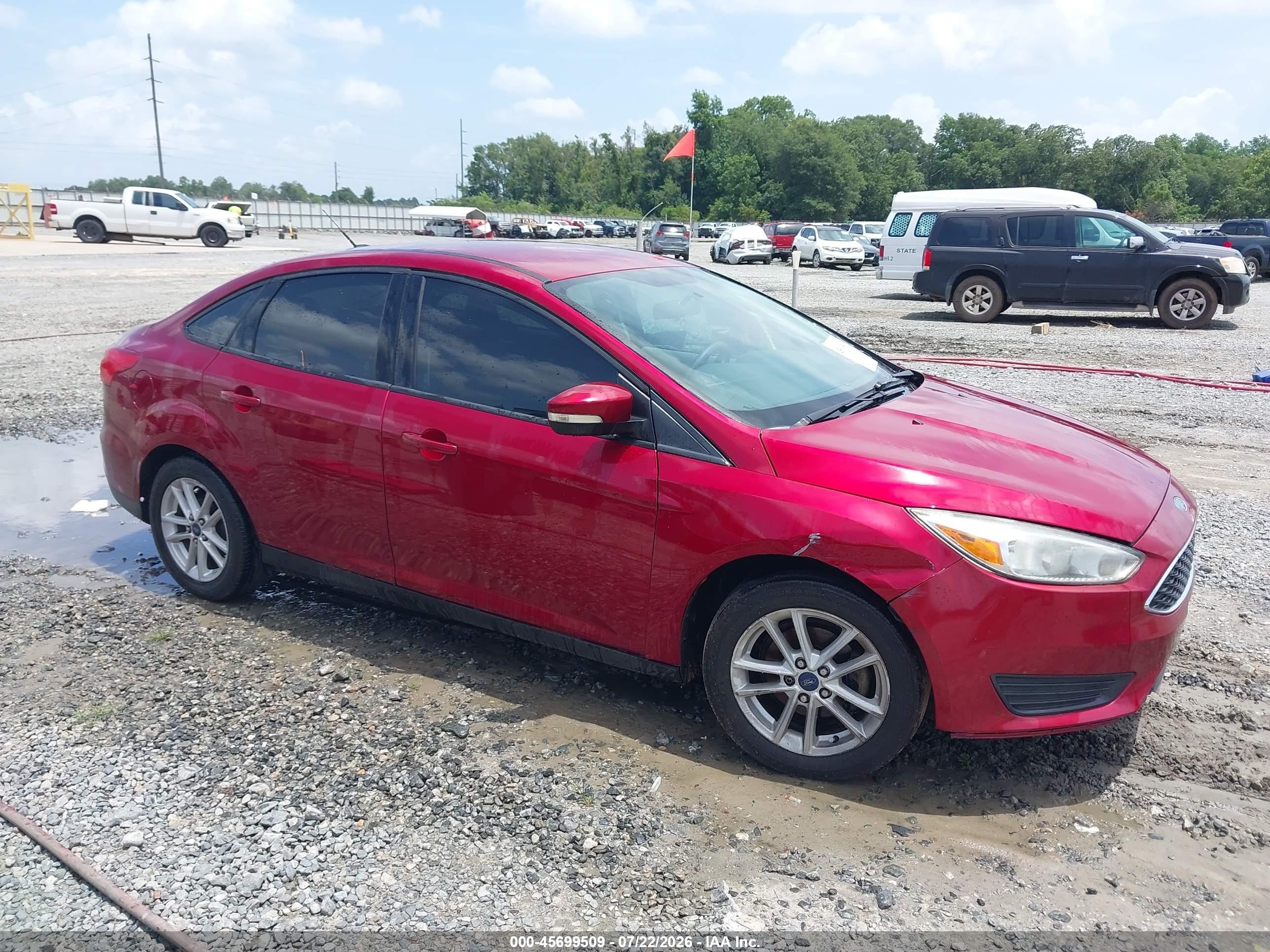 2015 Ford Focus SE, VIN 1FADP3F20FL339913 — Normal wear