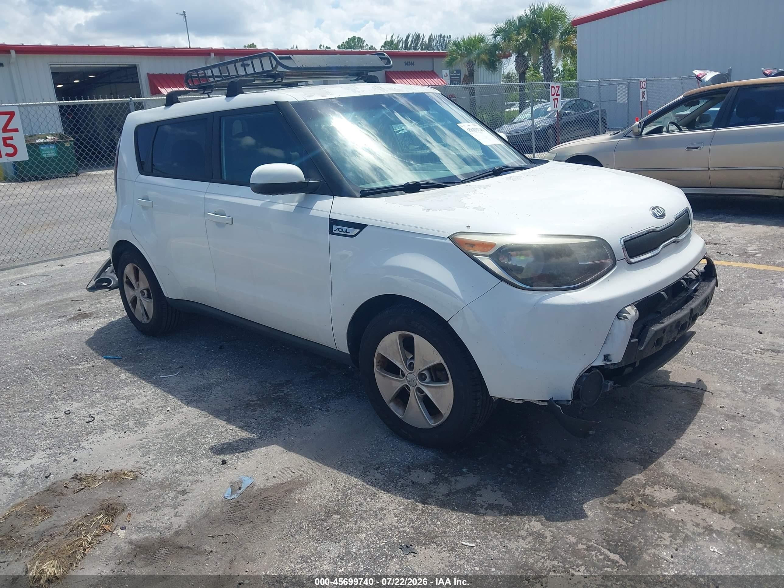 2015 Kia Soul, VIN KNDJN2A24F7156771 — Front end