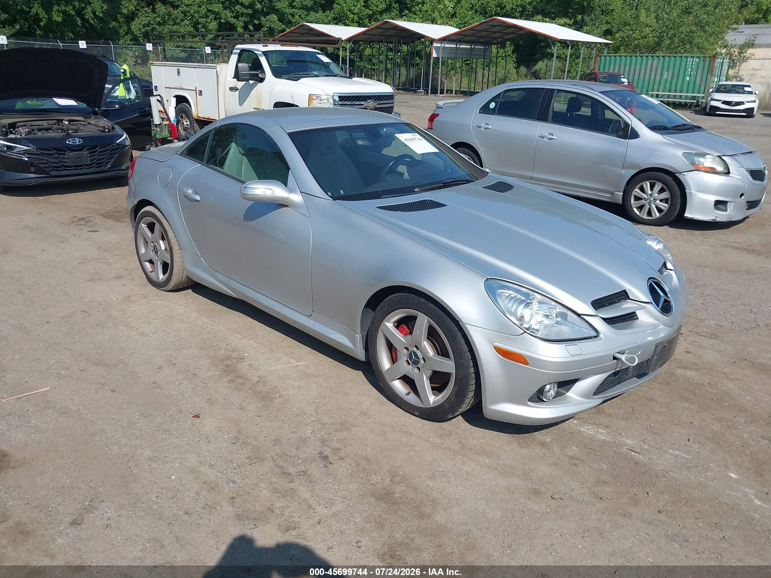 2006 Mercedes-Benz SLK 350, VIN WDBWK56F46F084535 — Undercarriage