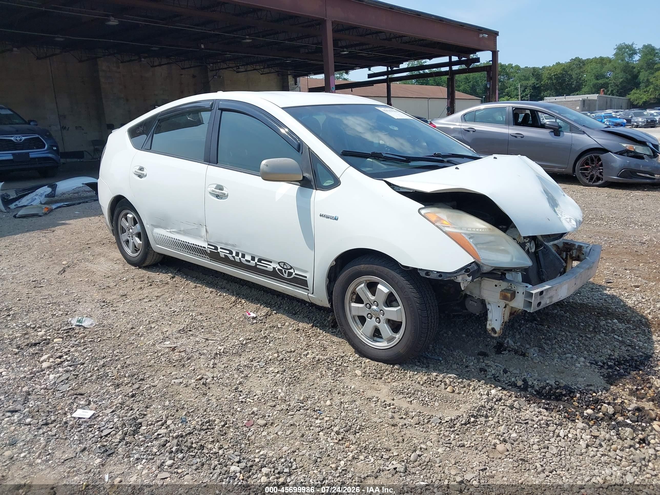 2008 Toyota Prius, VIN JTDKB20U983344129 — Перед