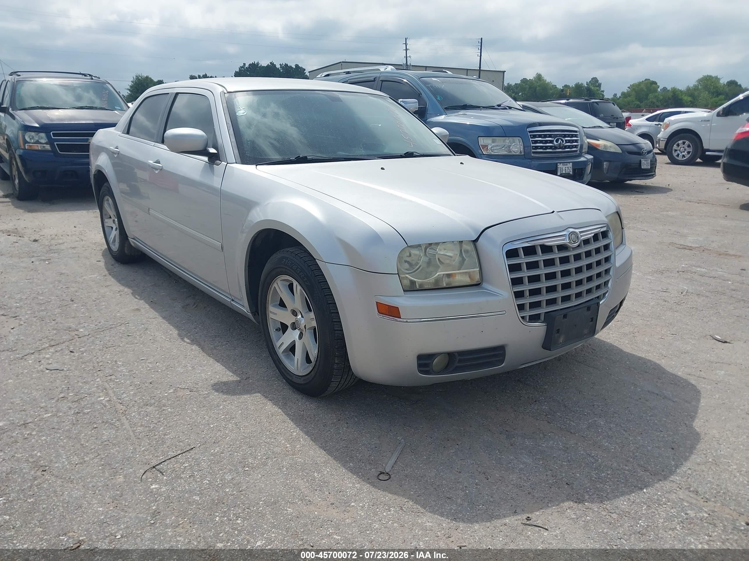 2007 Chrysler 300 Touring, VIN 2C3KA53G77H752686 — Normal wear