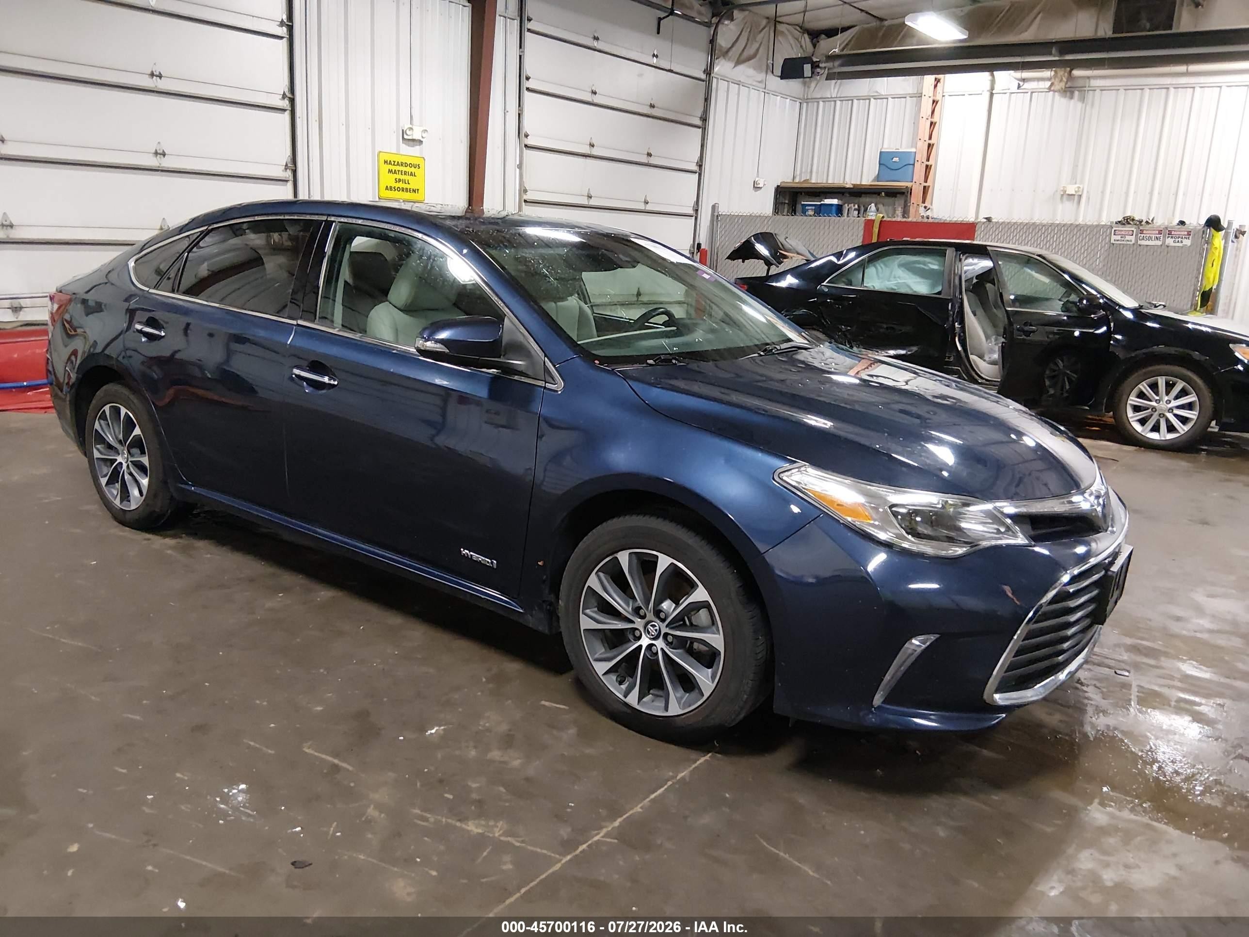 2017 Toyota Avalon Hybrid XLE Premium, VIN 4T1BD1EB0HU058185 — Град