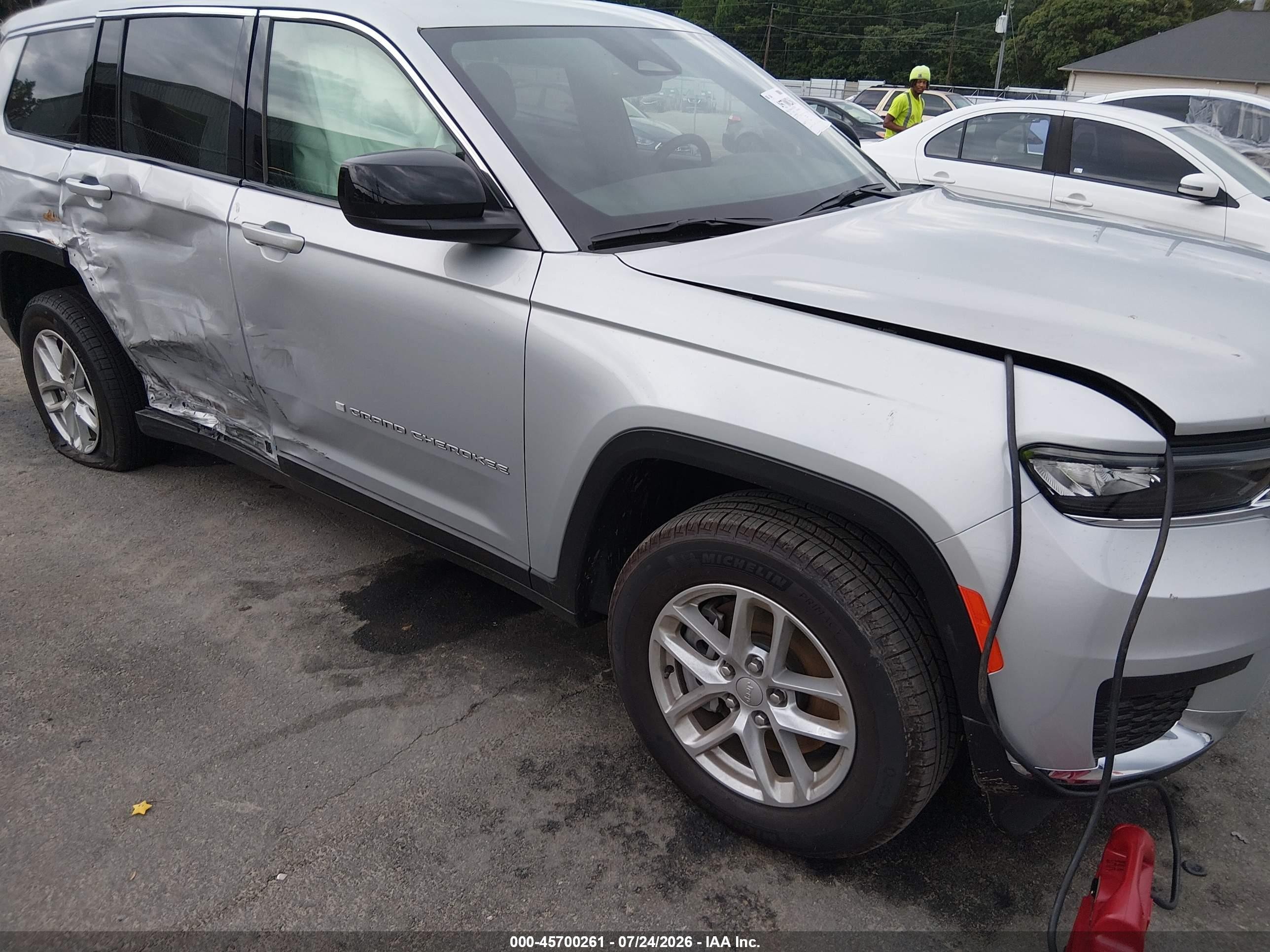 2025 Jeep Grand Cherokee Laredo X, VIN 1C4RJJAG1S8785221 — Бок