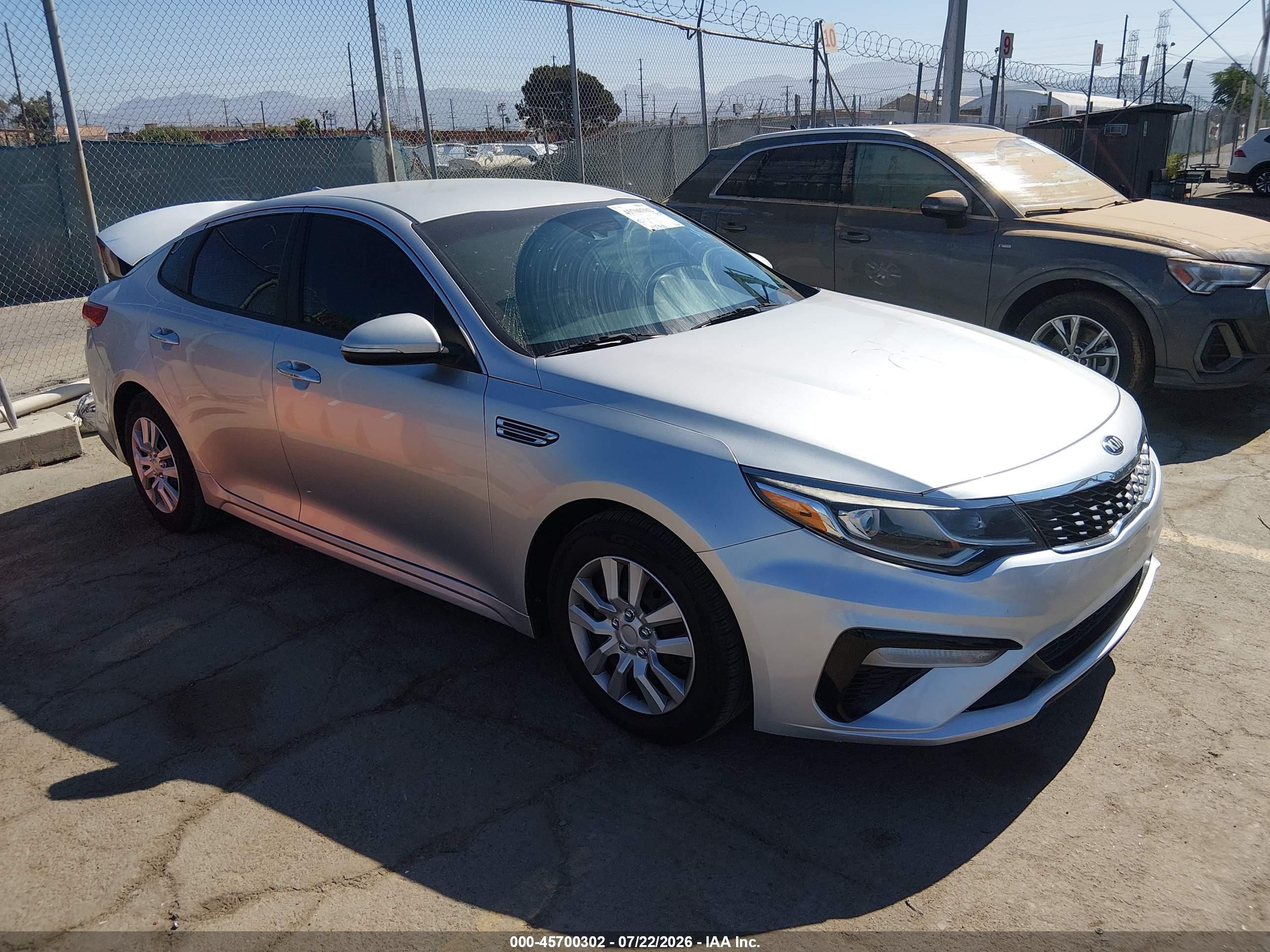 2019 Kia Optima LX, VIN 5XXGT4L38KG349301 — Rear end