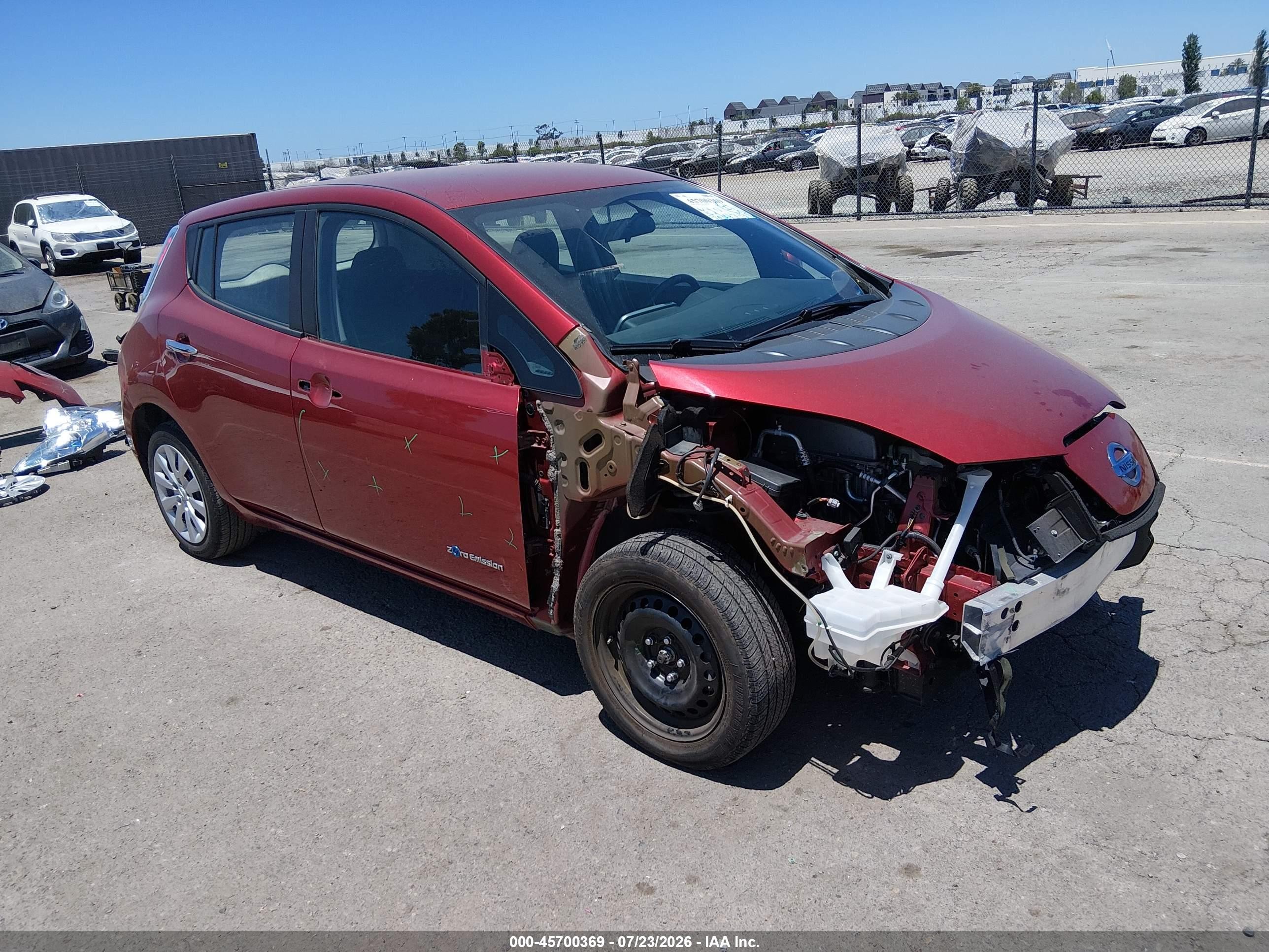 2013 Nissan LEAF S, VIN 1N4AZ0CP3DC401748 — Front end