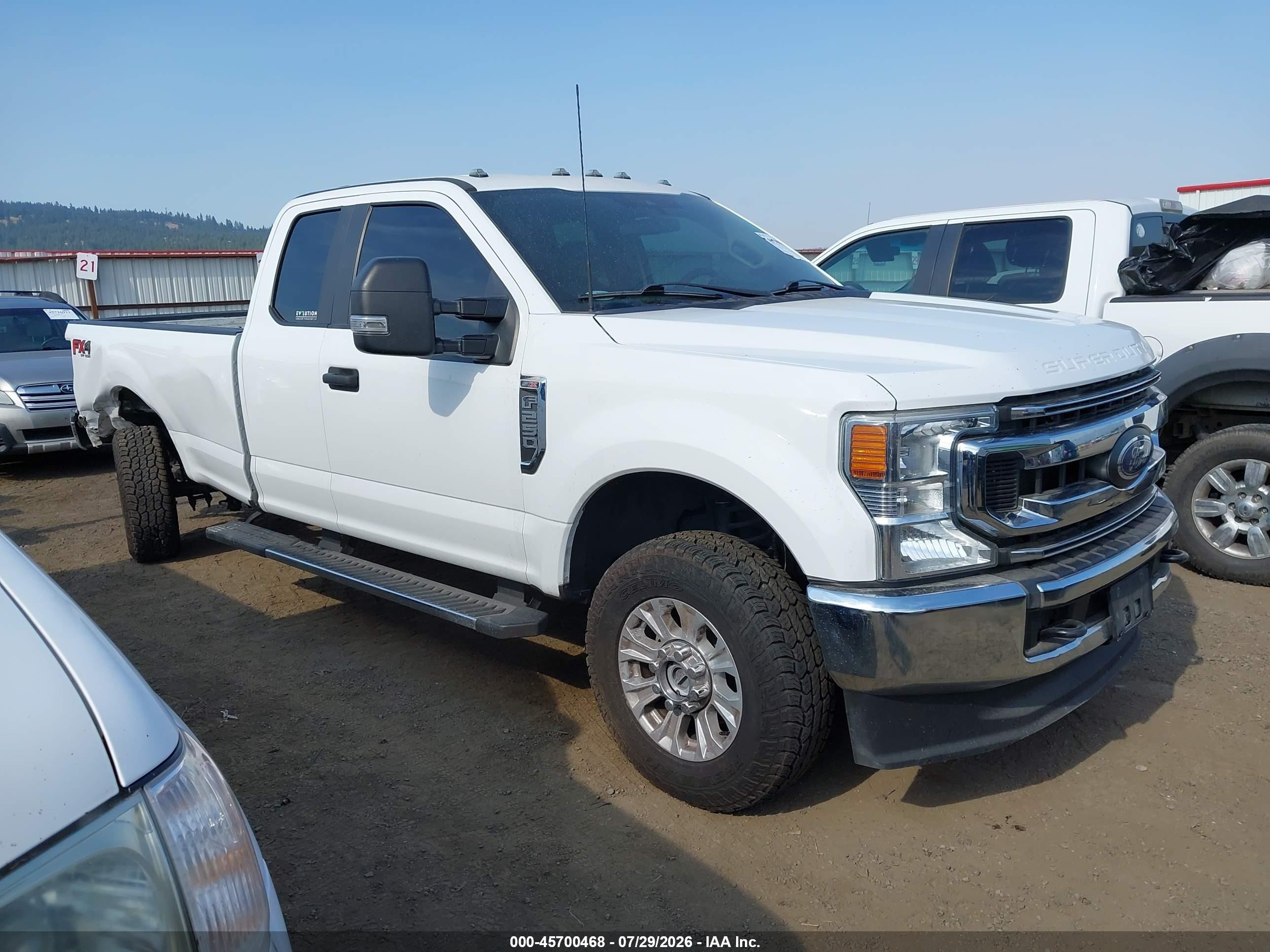 2022 Ford F-250 XLT, VIN 1FT7X2B63NEG41841 — Зад