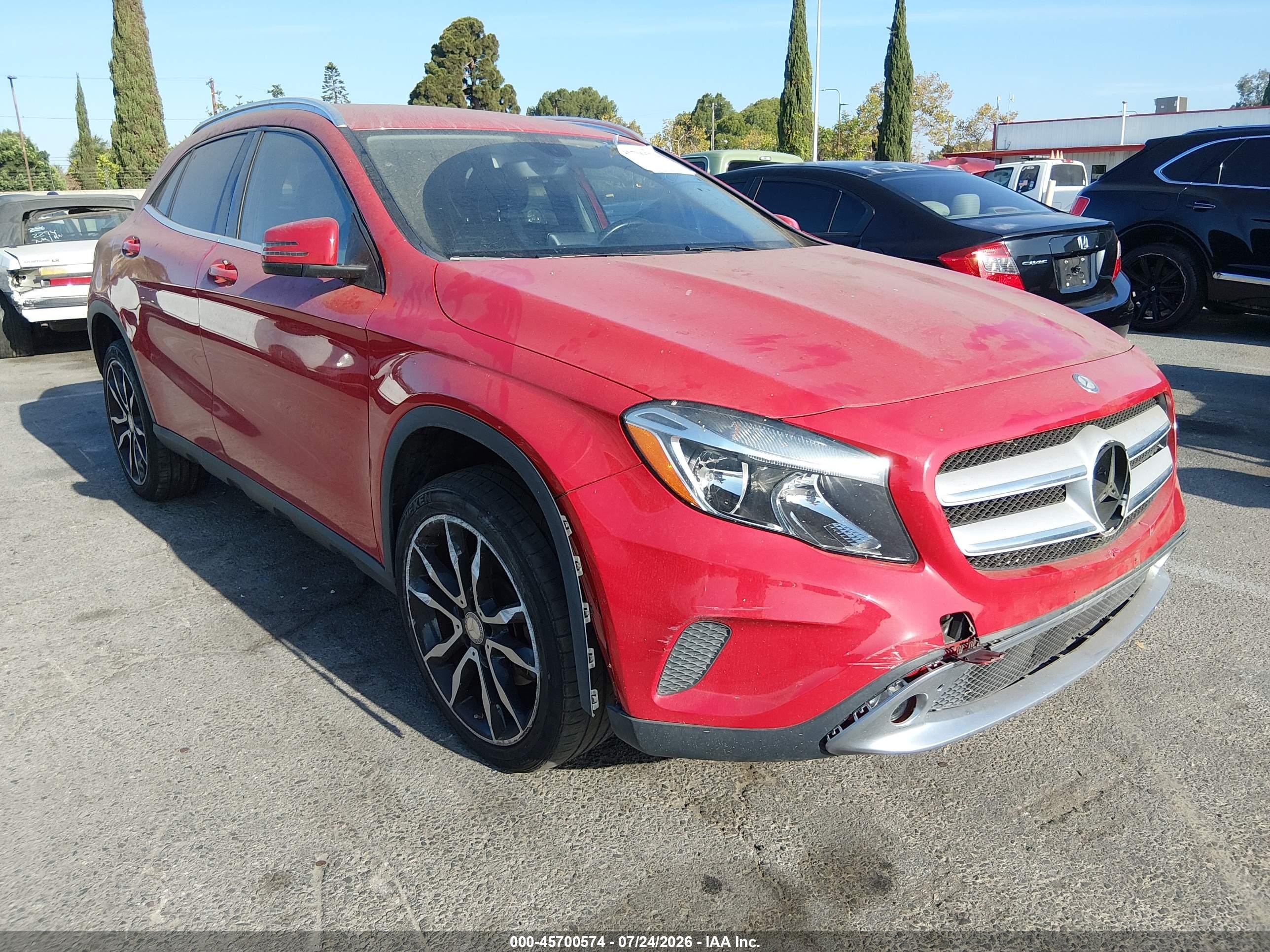 2015 Mercedes-Benz GLA 250, VIN WDCTG4GBXFJ167910 — Rear end