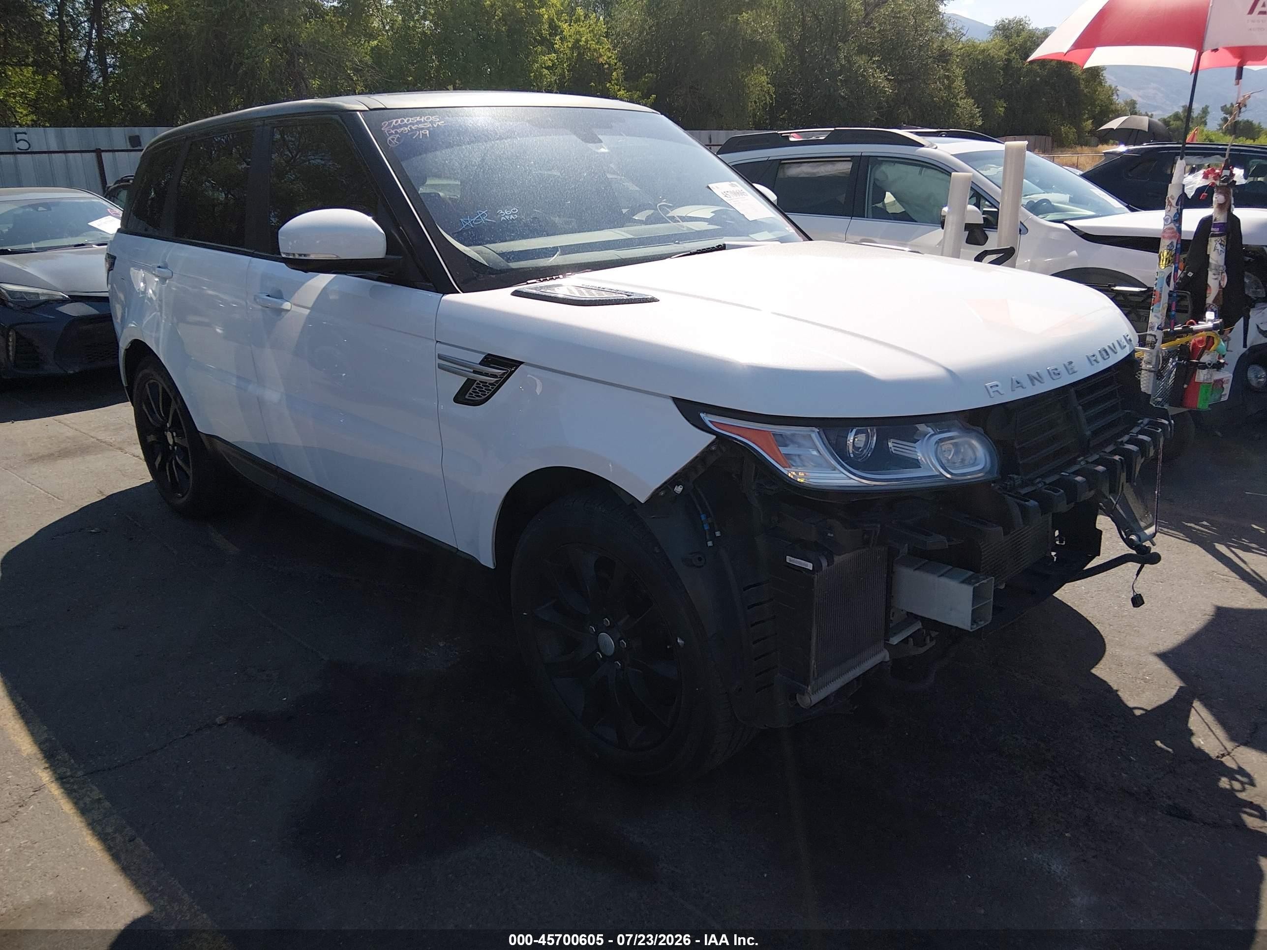 2016 Land Rover Range Rover Sport HSE, VIN SALWR2PF3GA589306 — Front end