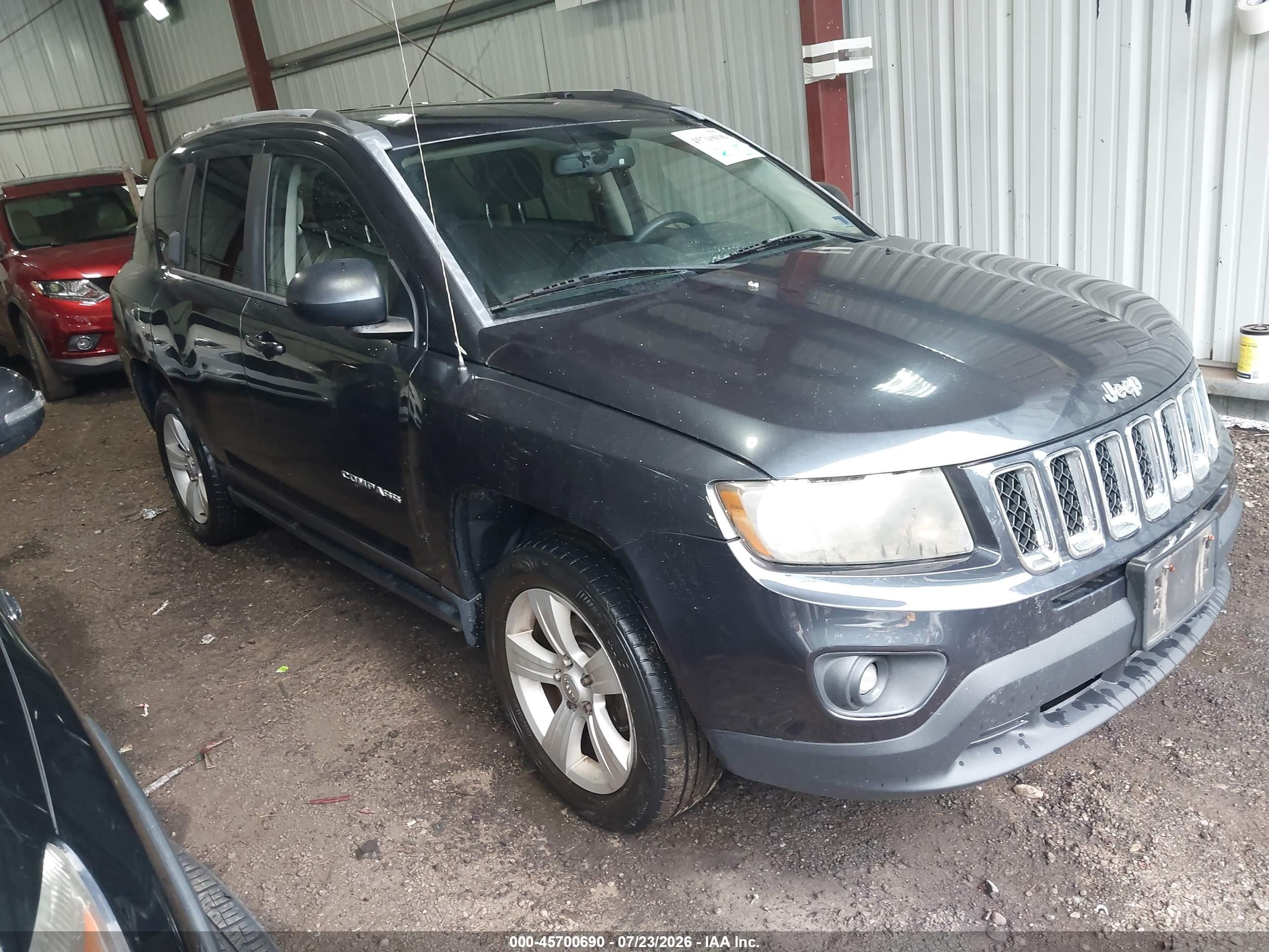 2016 Jeep Compass Sport, VIN 1C4NJCBA4GD553974 — Rear end