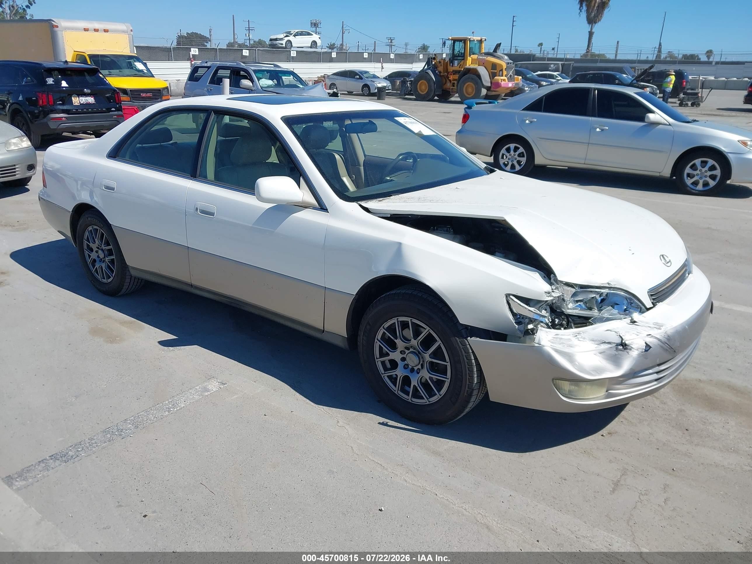 1999 Lexus ES 300, VIN JT8BF28G9X0161721 — Перед