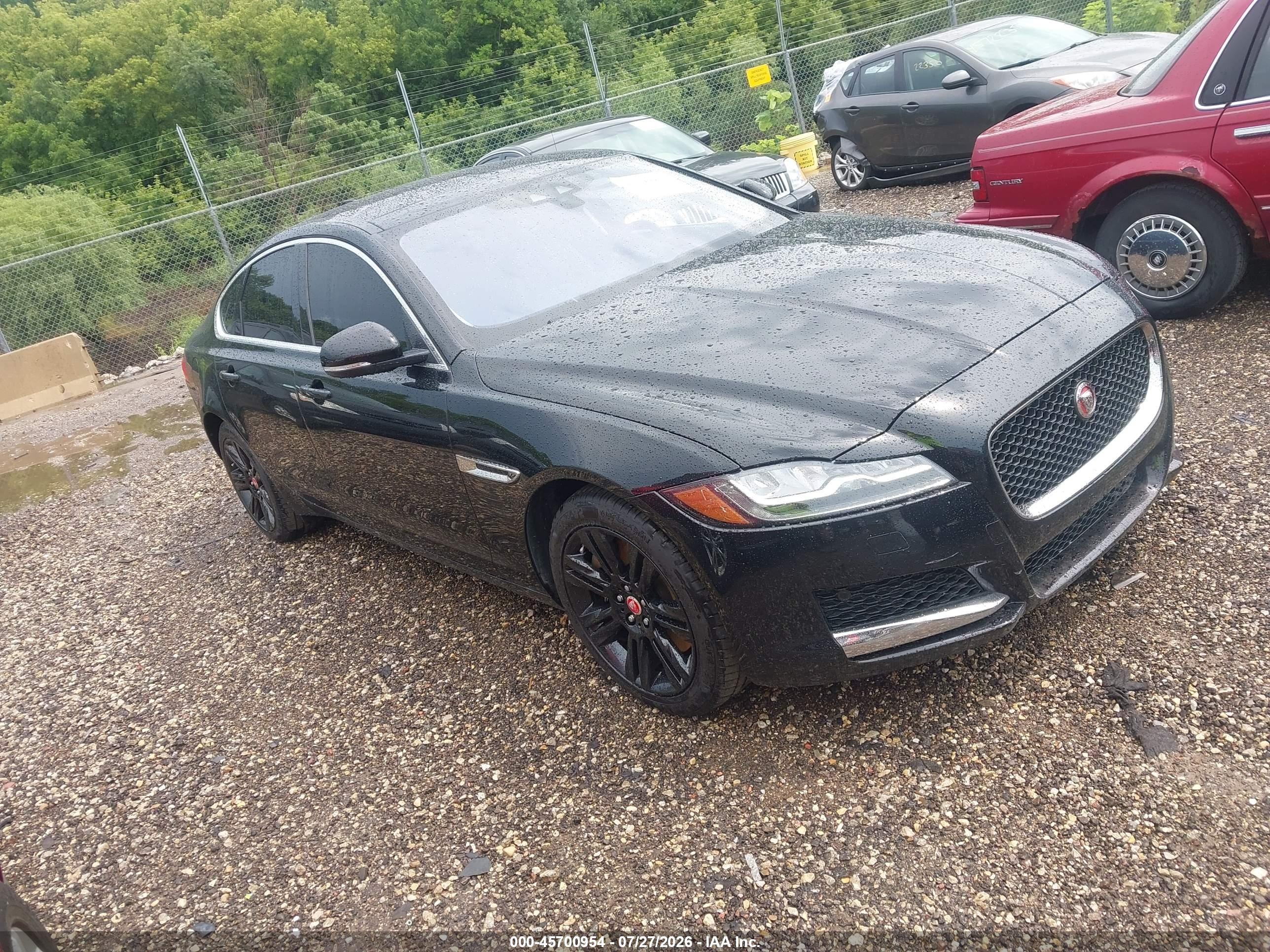 2017 Jaguar XF 35t Premium, VIN SAJBJ4BV0HCY49496 — Normal wear