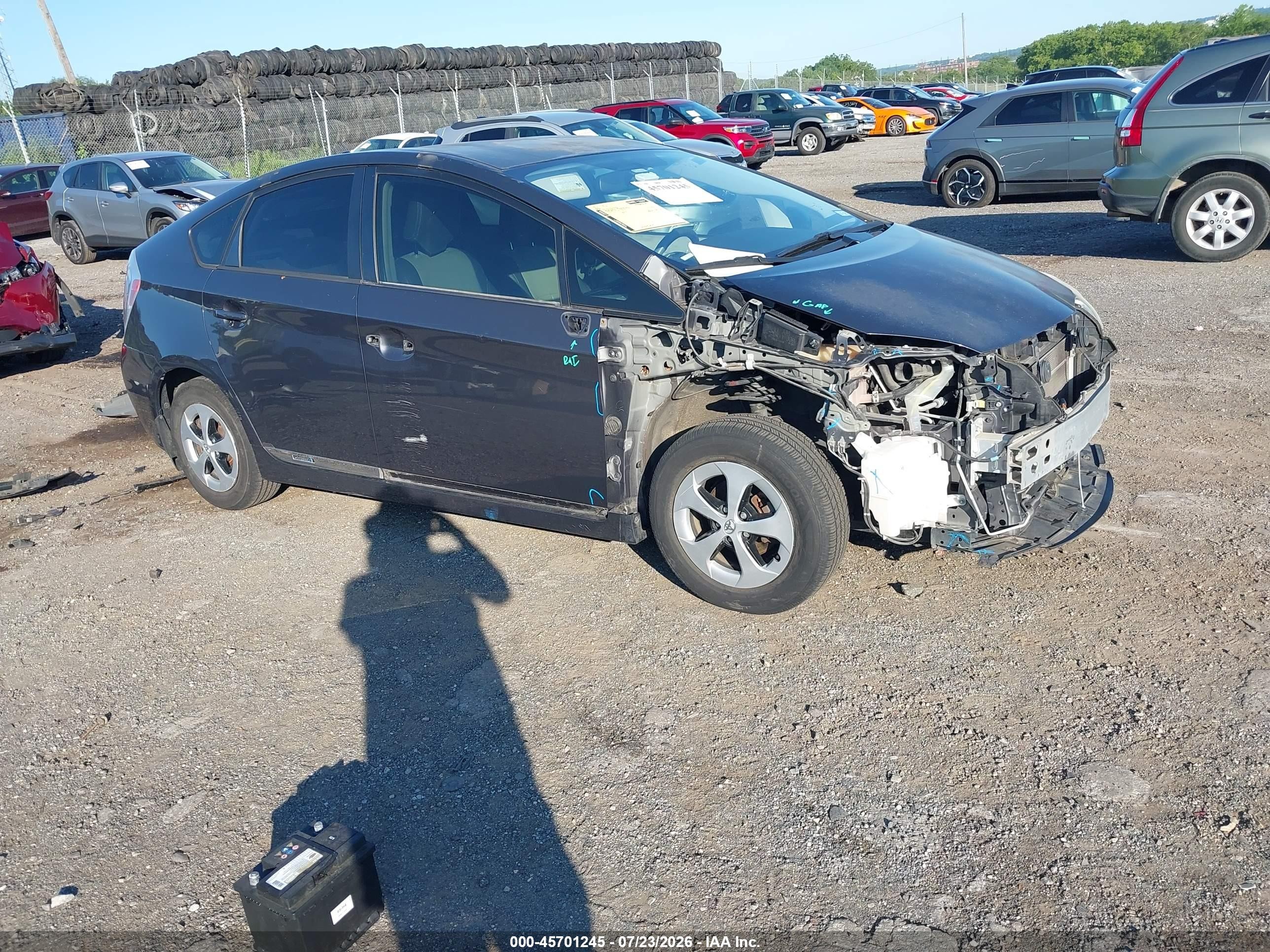 2013 Toyota Prius Two, VIN JTDKN3DUXD1635476 — Front end