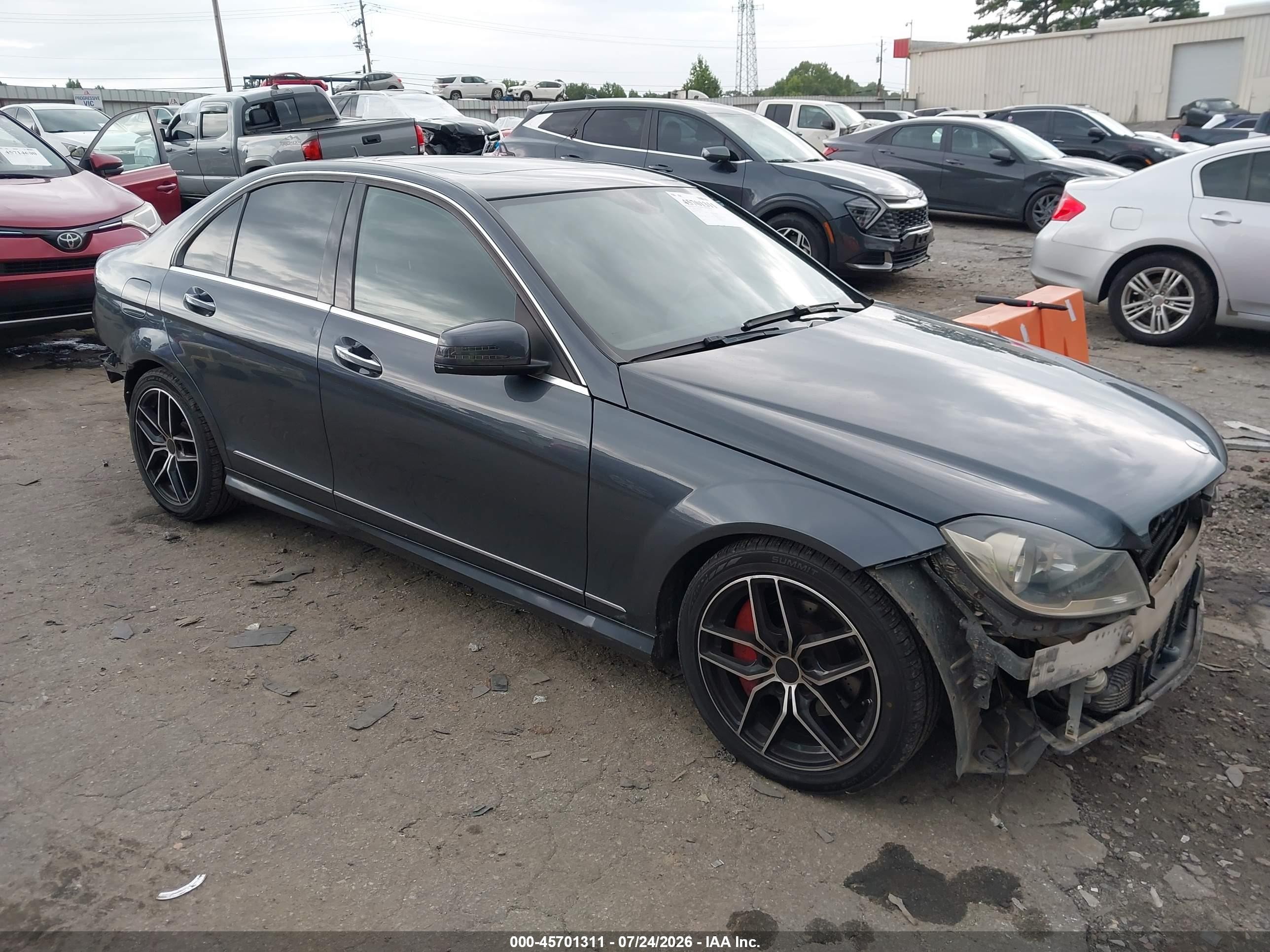 2014 Mercedes-Benz C 250 Sport, VIN WDDGF4HB7EG222386 — Front end
