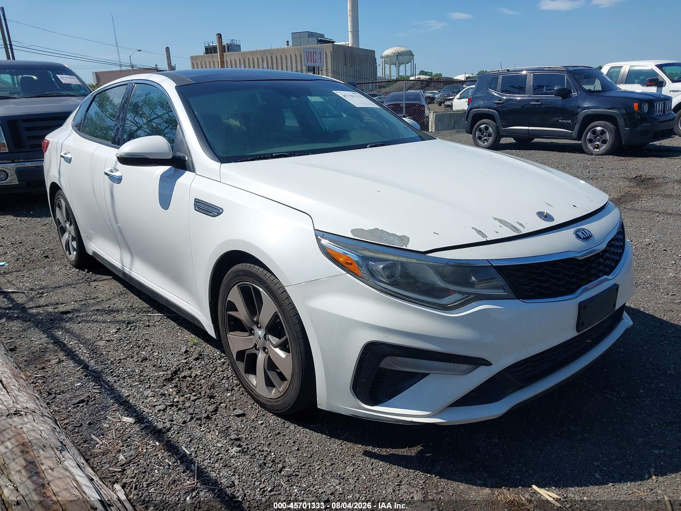 2019 Kia Optima LX, VIN 5XXGT4L38KG367085 — Normal wear