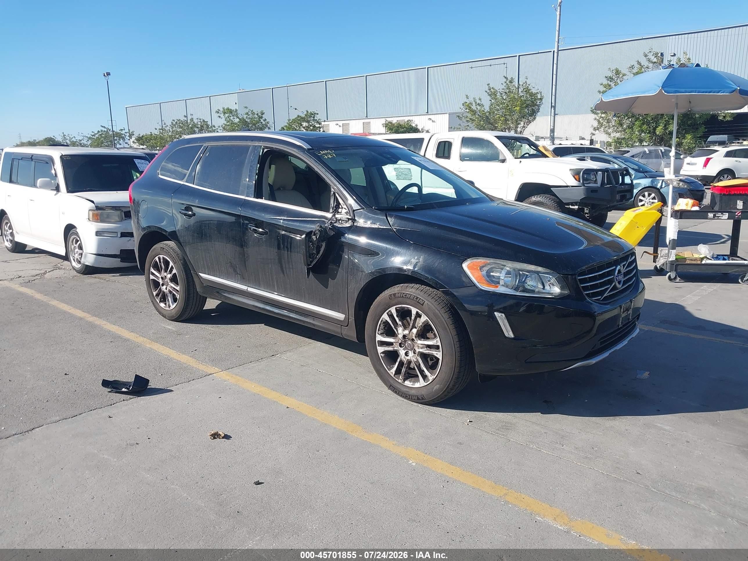 2015 Volvo XC60 T5, VIN YV4612RK1F2759984 — Side