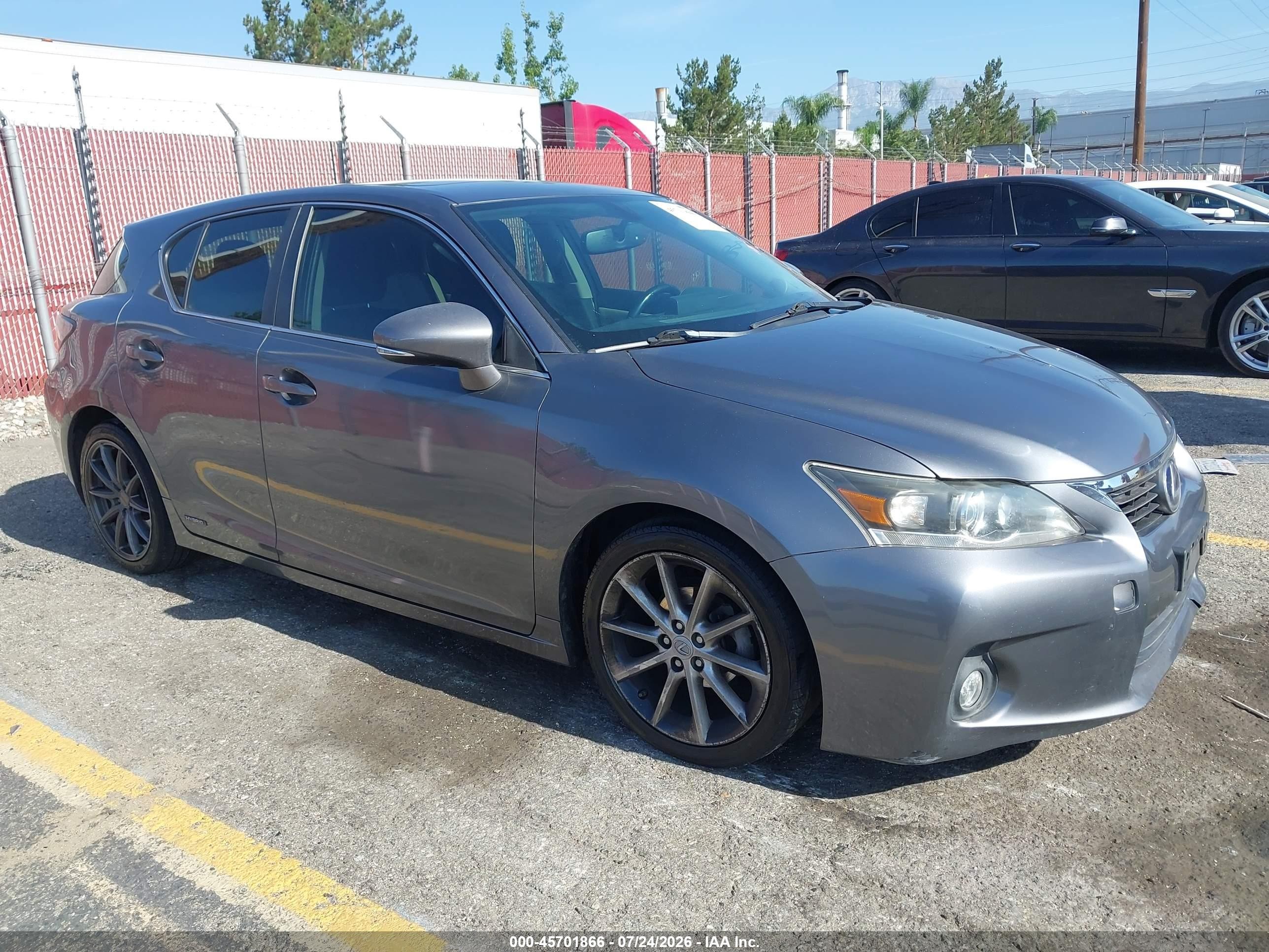 2013 Lexus CT 200h, VIN JTHKD5BH3D2171962 — Front end