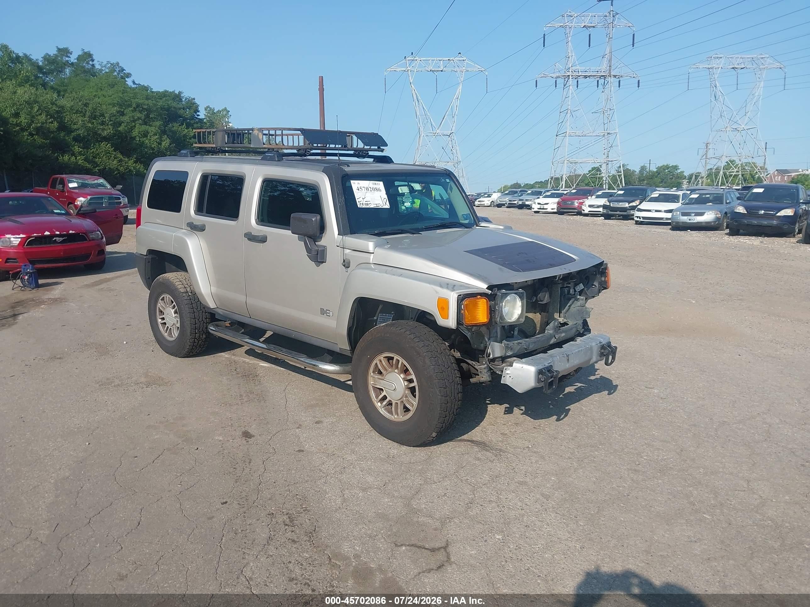 2008 Hummer H3 Luxury, VIN 5GTEN13EX88198452 — Front end