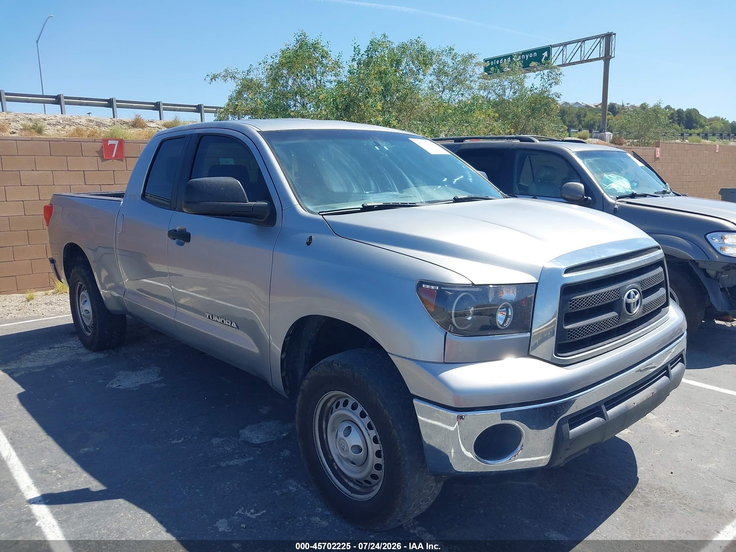 2010 Toyota Tundra, VIN 5TFRM5F11AX013244 — Rear end