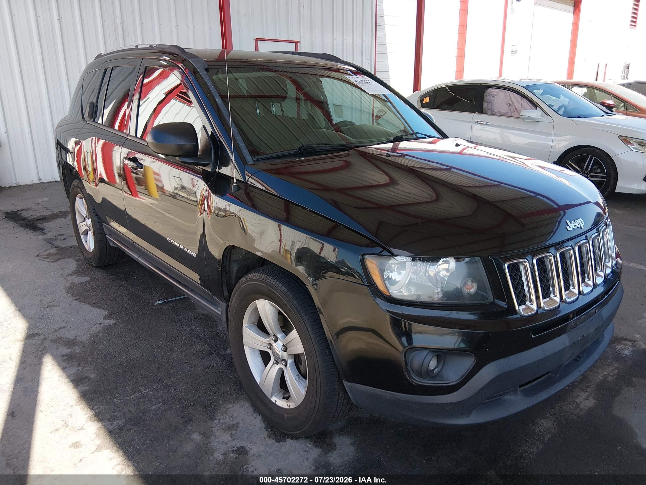 2016 Jeep Compass Sport, VIN 1C4NJCBA7GD560529 — Front end