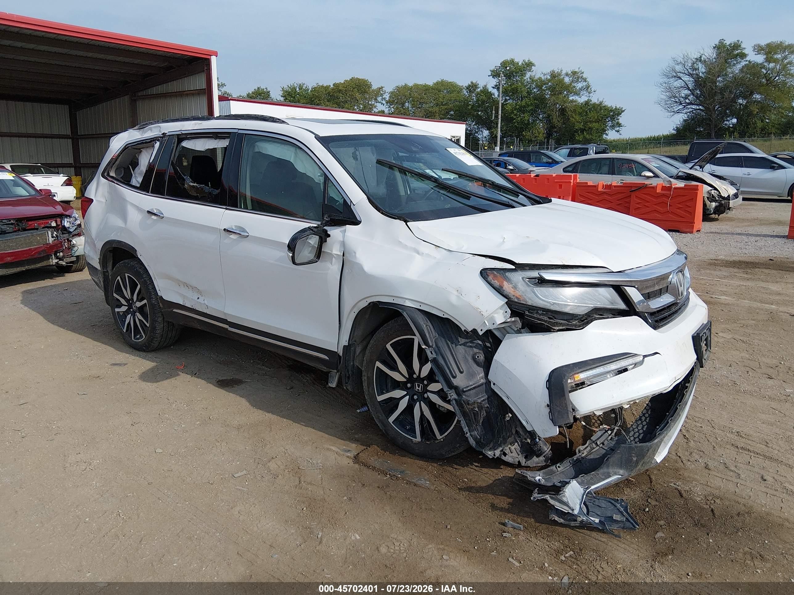2020 Honda Pilot Touring 8-Passenger, VIN 5FNYF6H98LB020350 — Front end