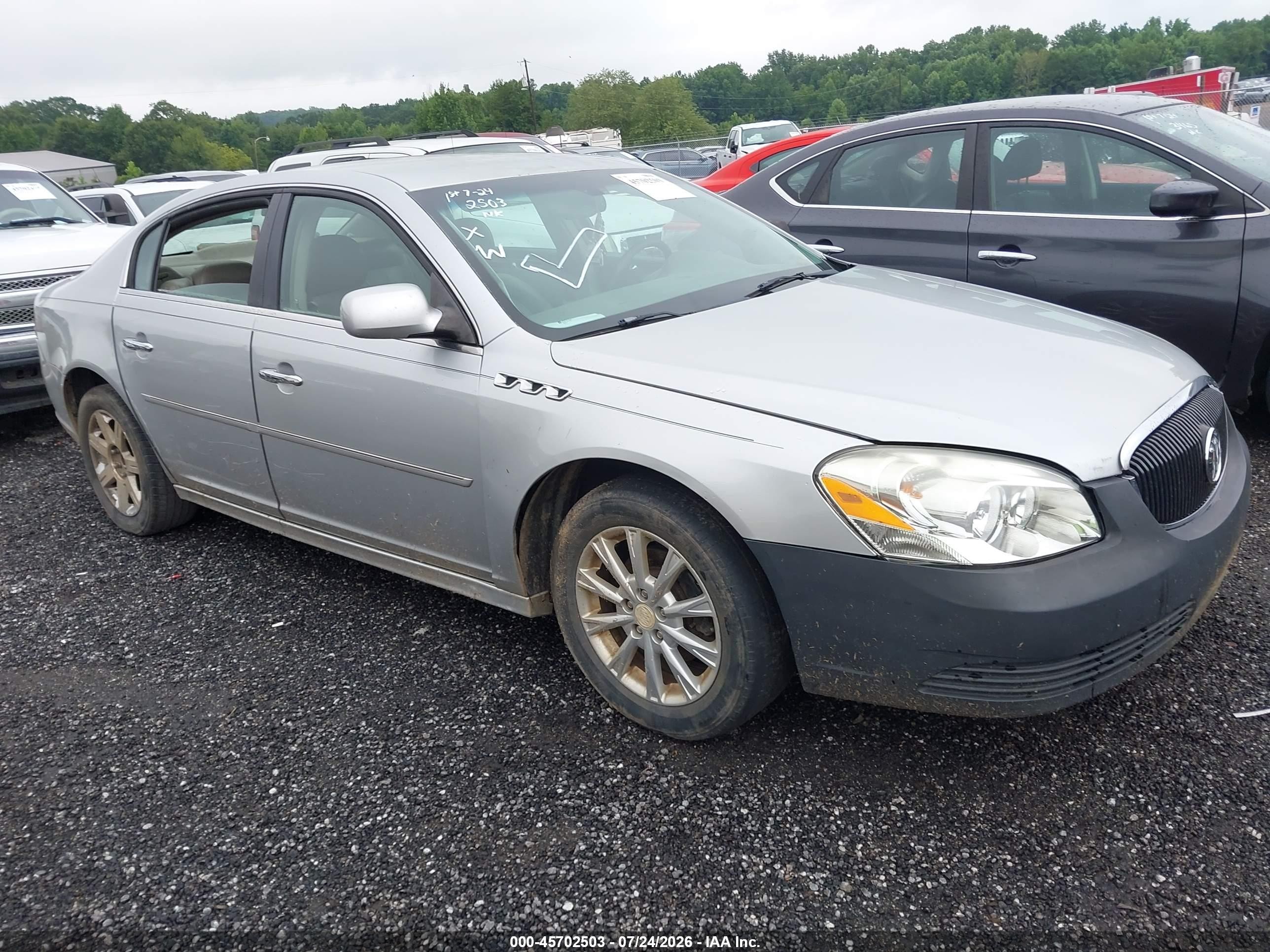 2011 Buick Lucerne CXL, VIN 1G4HC5EM1BU124935 — Normal wear