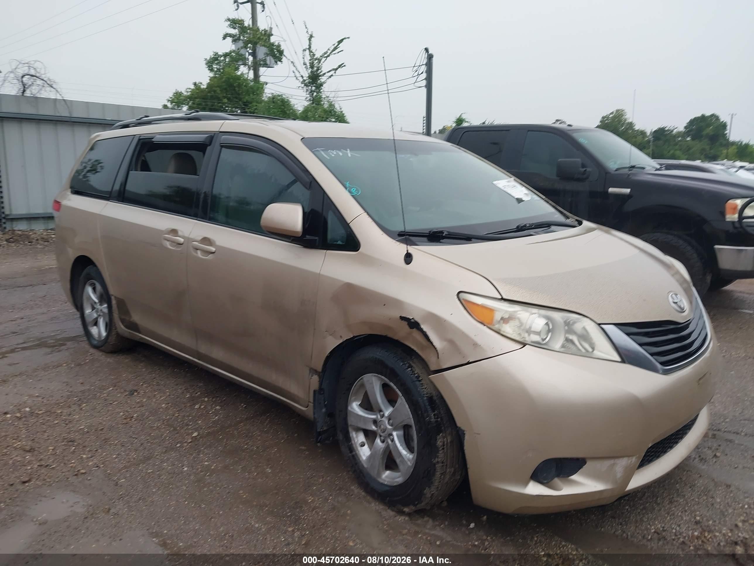 2011 Toyota Sienna LE, VIN 5TDKK3DC9BS083324 — Normal wear