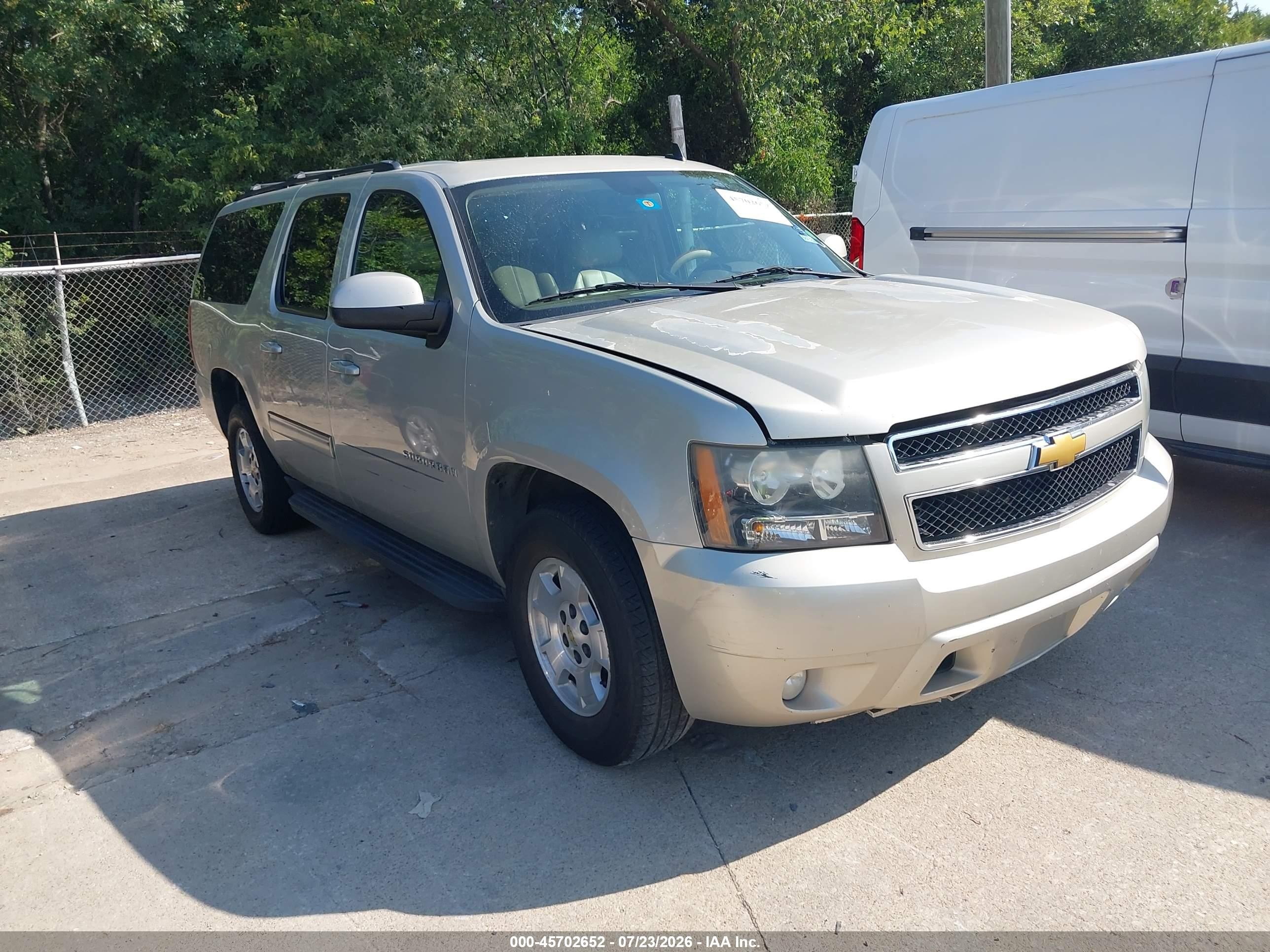 2014 Chevrolet Suburban LT, VIN 1GNSCJE06ER191710 — Normal wear