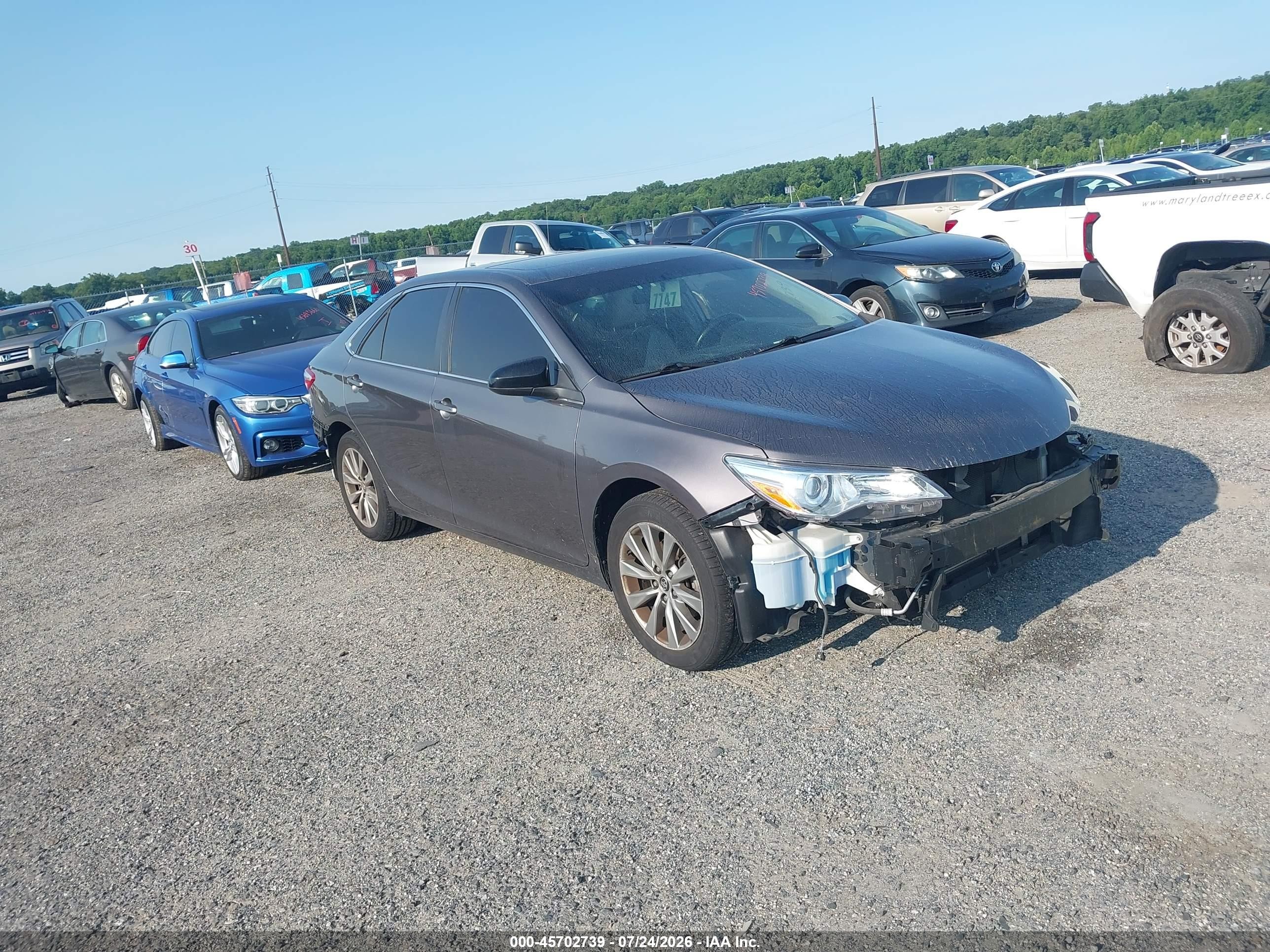 2015 Toyota Camry SE, VIN 4T1BF1FK0FU906636 — Перед