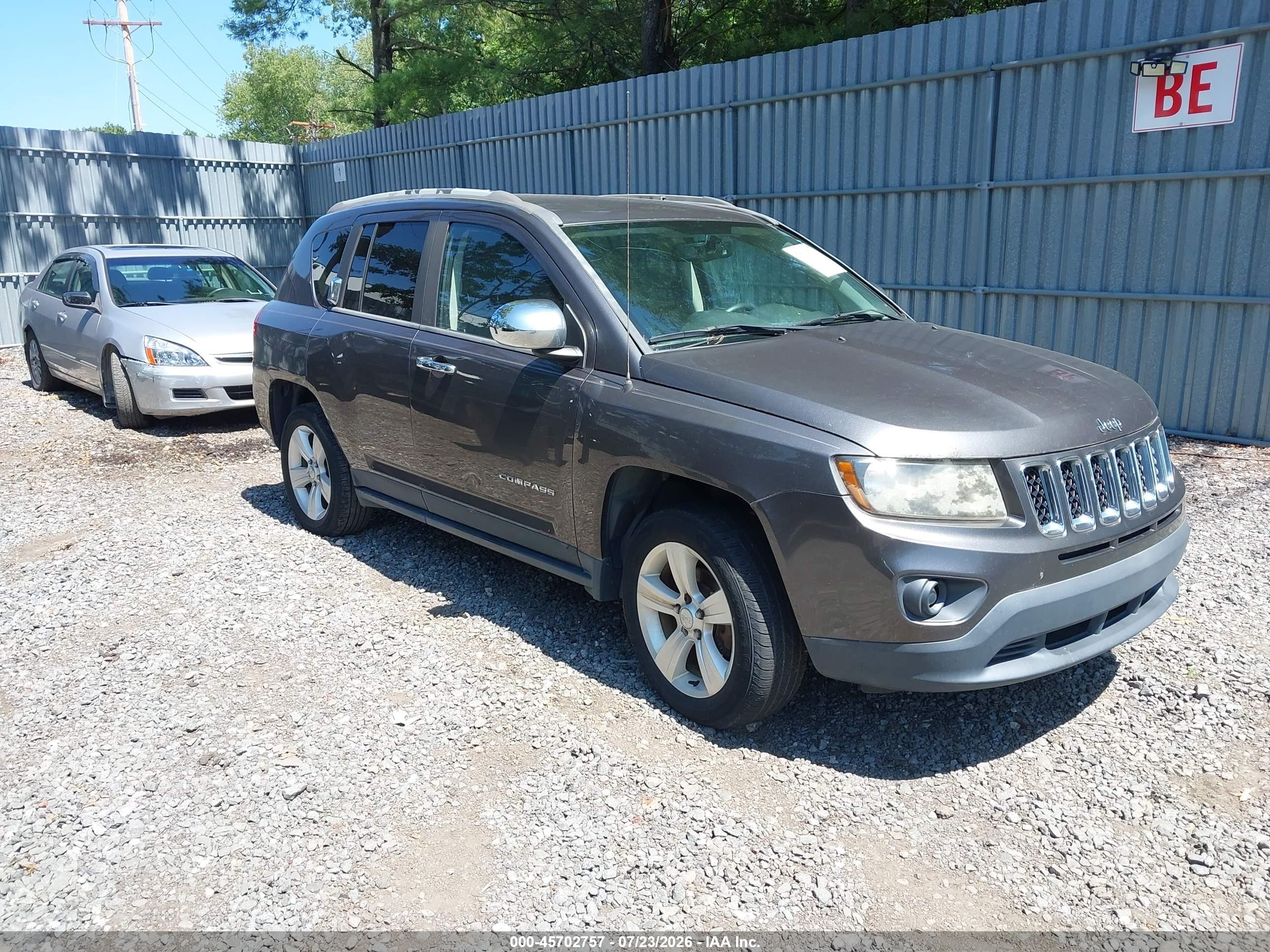 2016 Jeep Compass Sport, VIN 1C4NJCBB3GD506461 — Normal wear