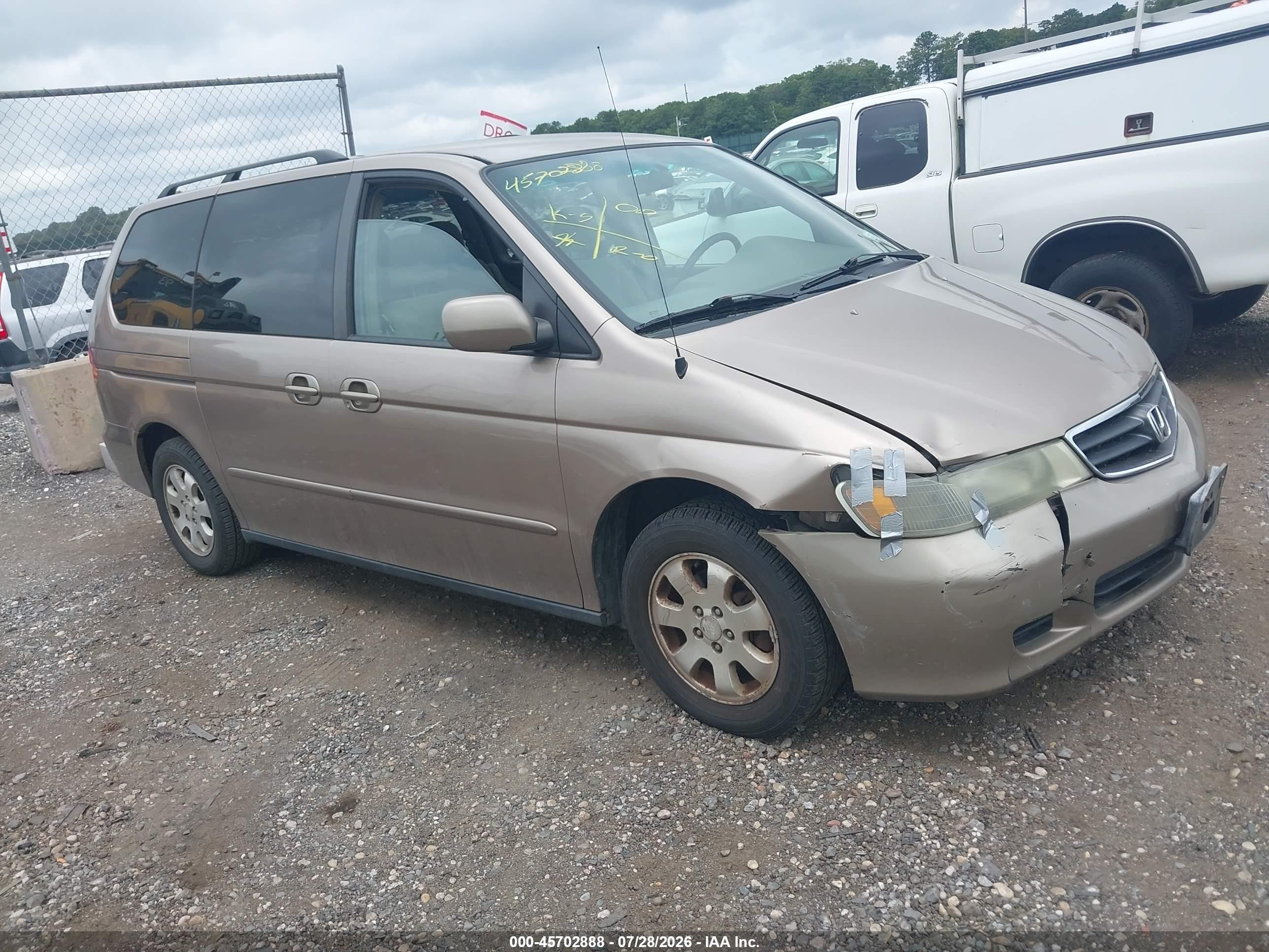 2004 Honda Odyssey EX-RES, VIN 5FNRL18844B083647 — Front end