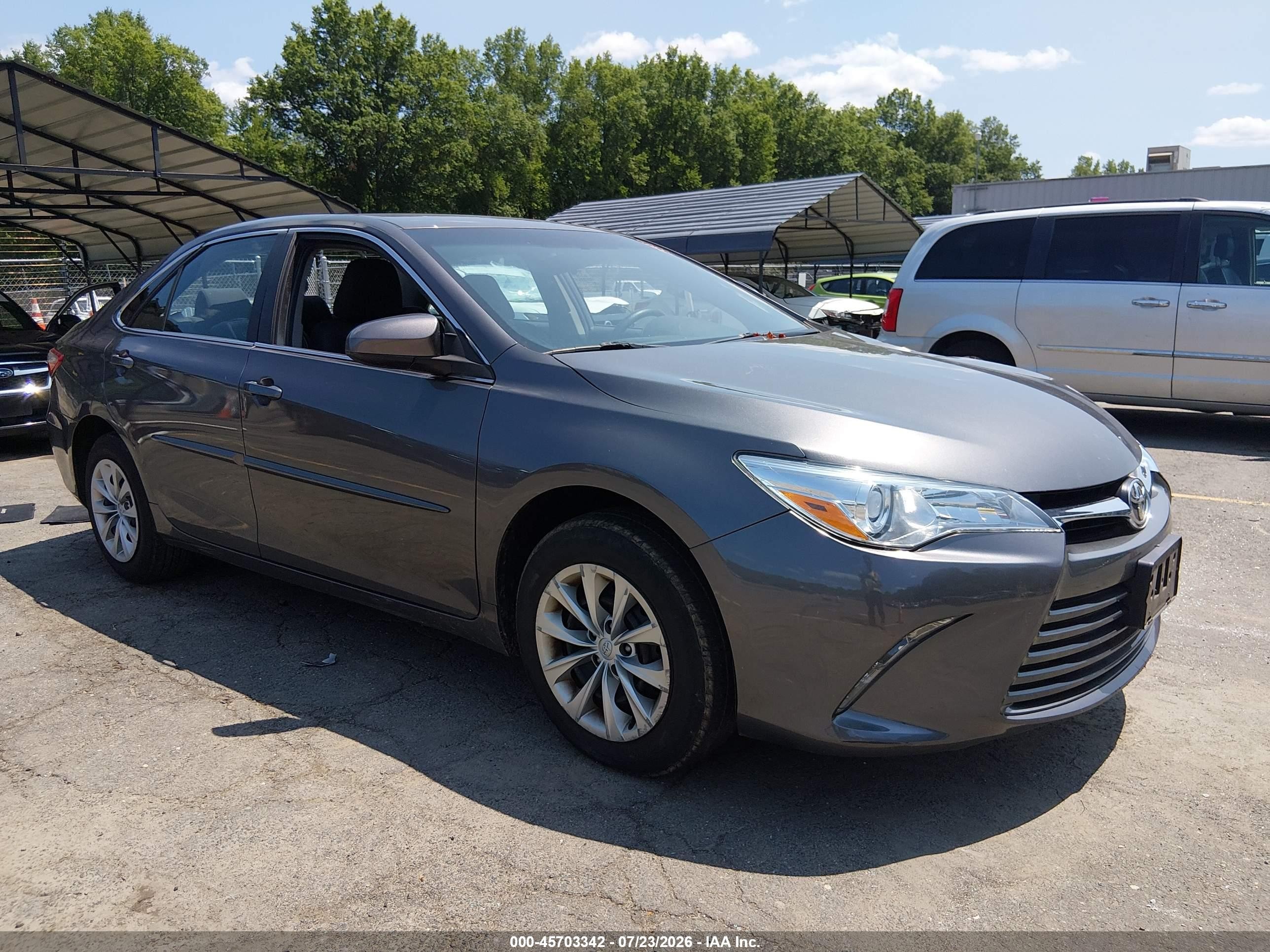 2015 Toyota Camry SE, VIN 4T1BF1FK1FU073834 — Roof