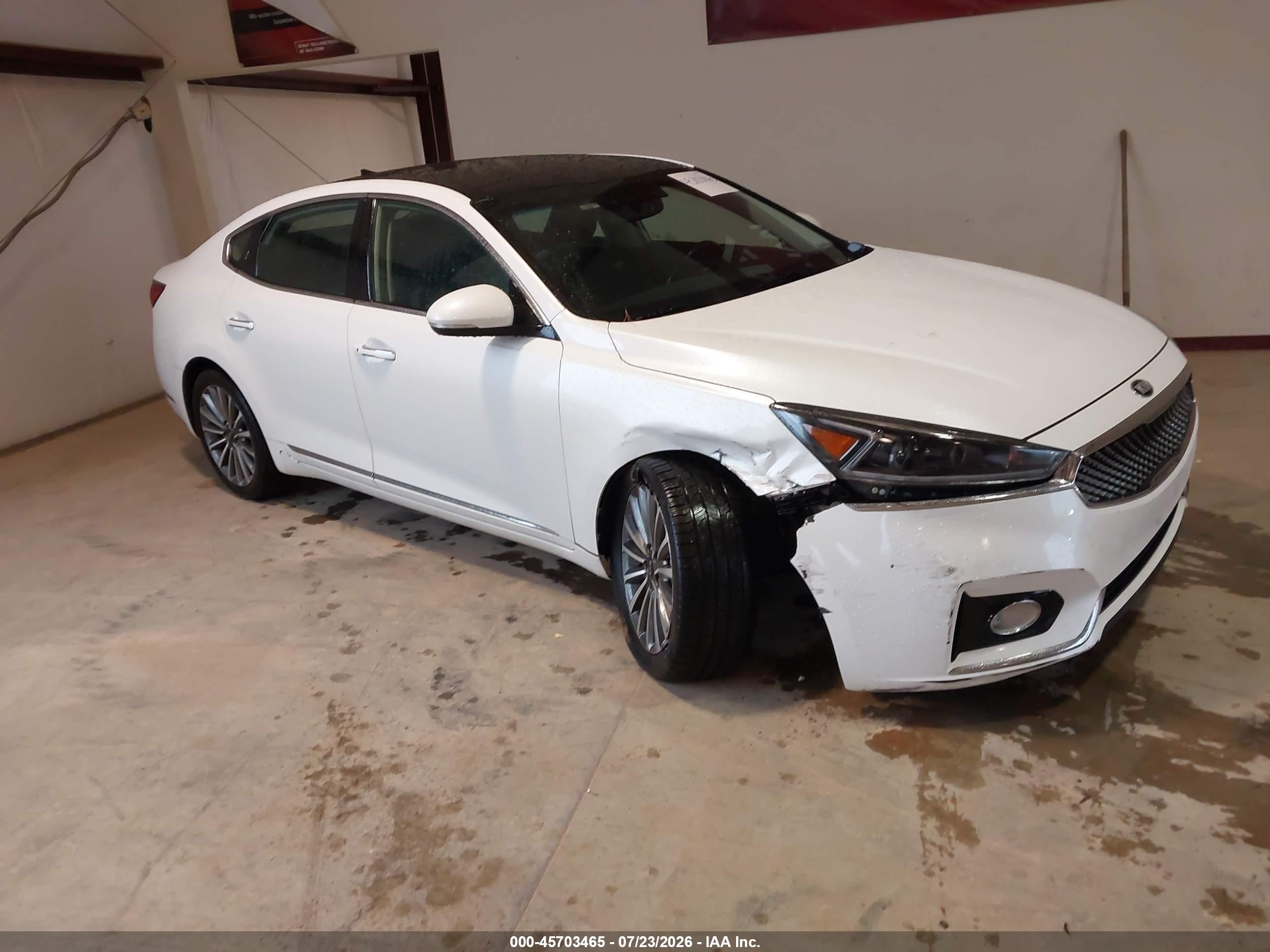 2017 Kia Cadenza Premium, VIN KNALC4J10H5042568 — Front end