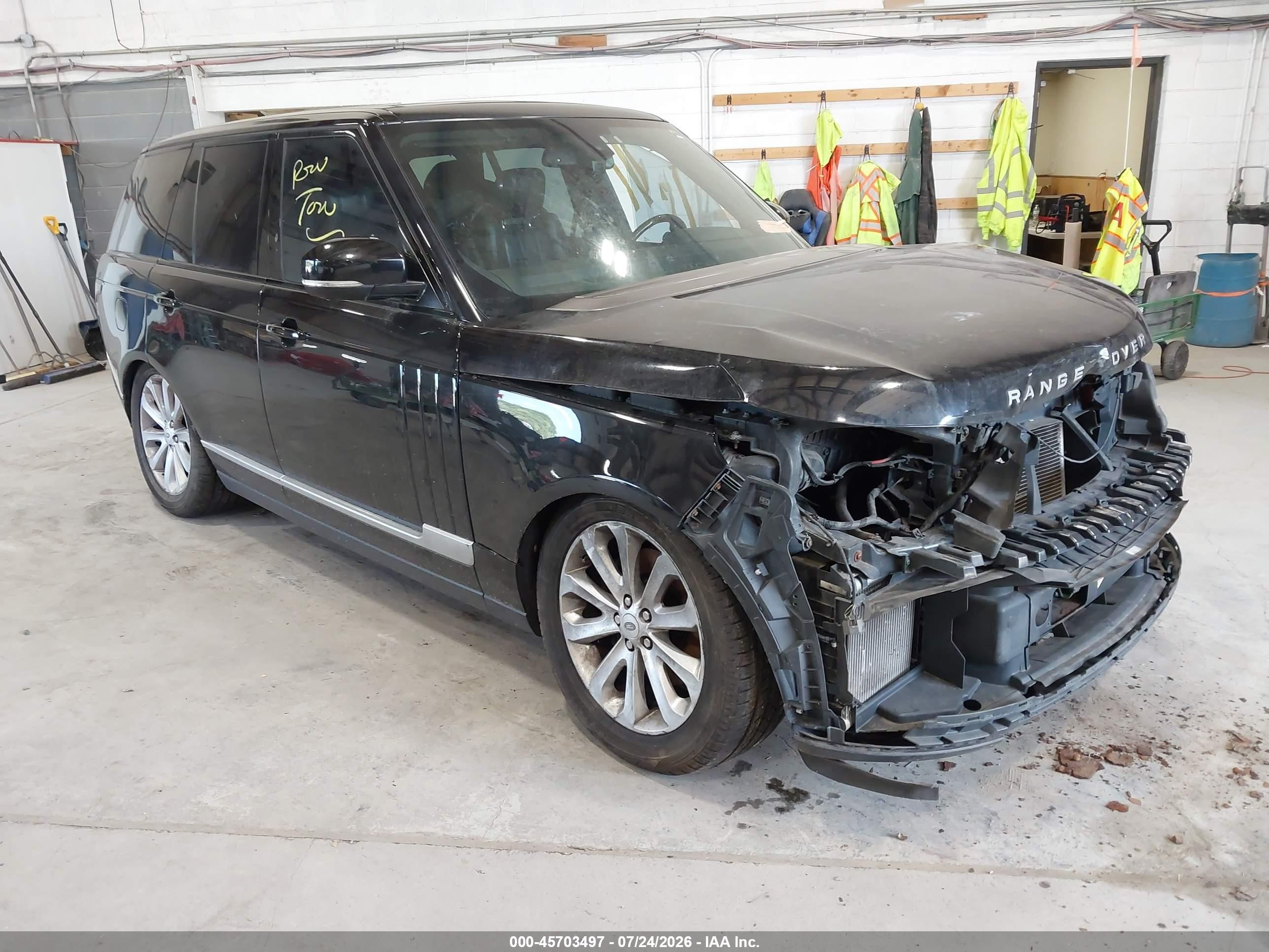 2014 Land Rover Range Rover HSE, VIN SALGS2VF8EA129714 — Front end
