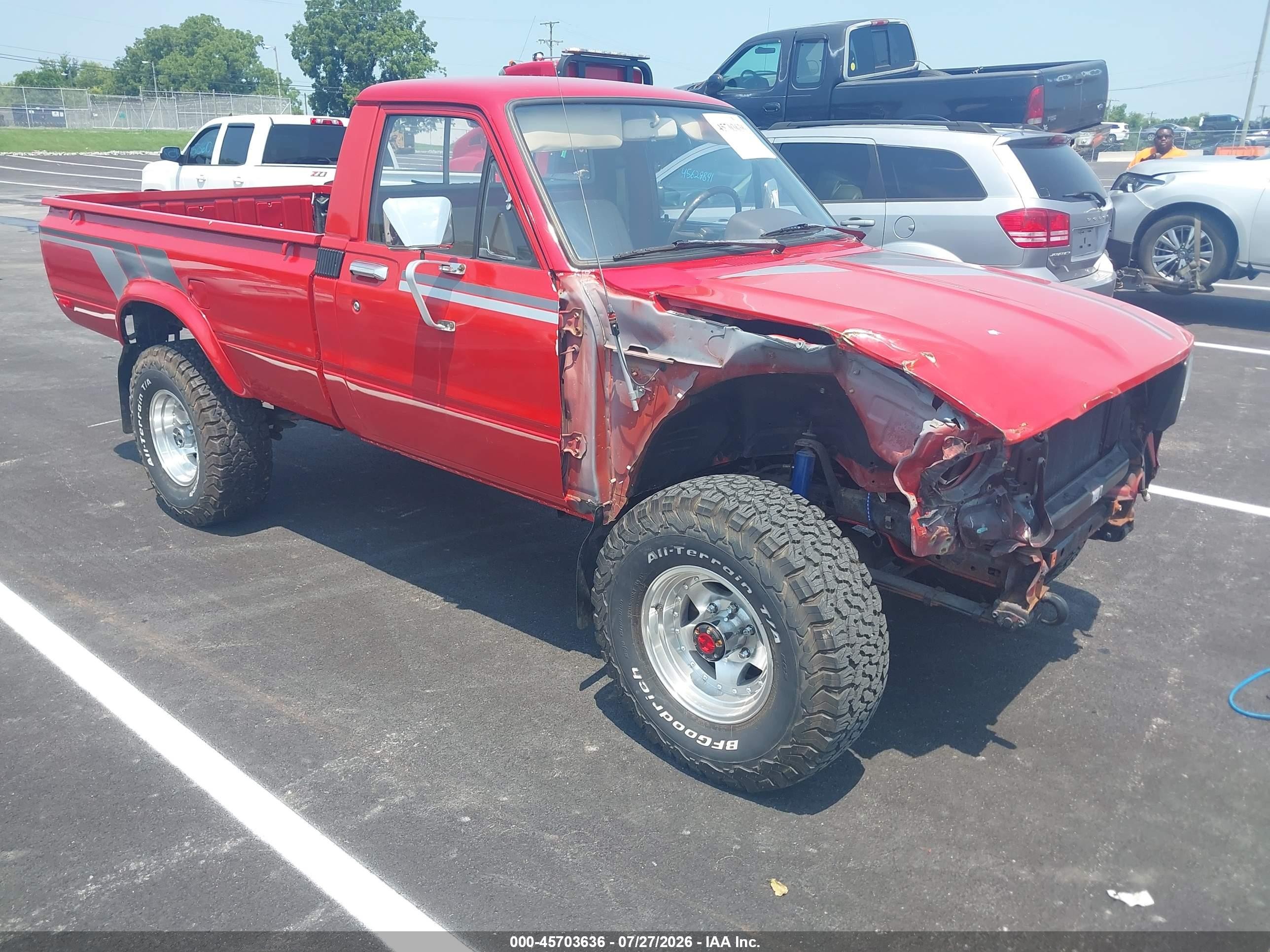 1982 Toyota Pickup, VIN JT4RN48D5C0049237 — Перед
