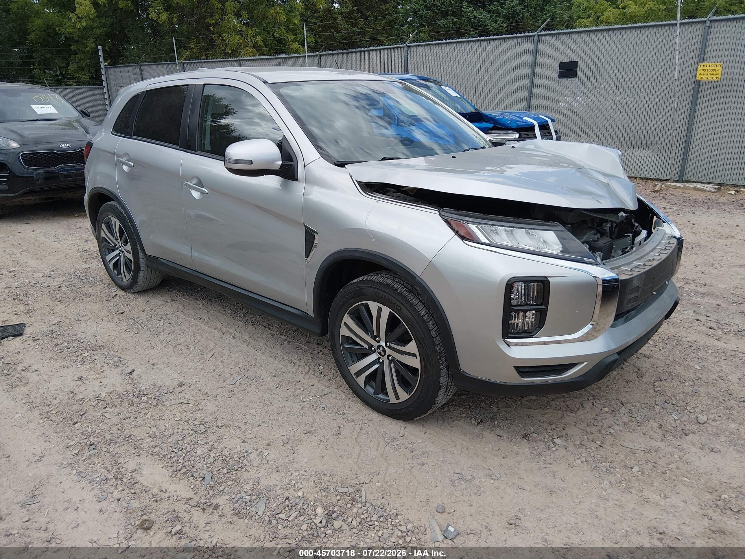 2020 Mitsubishi Outlander SE, VIN JA4AP4AUXLU025455 — Front end