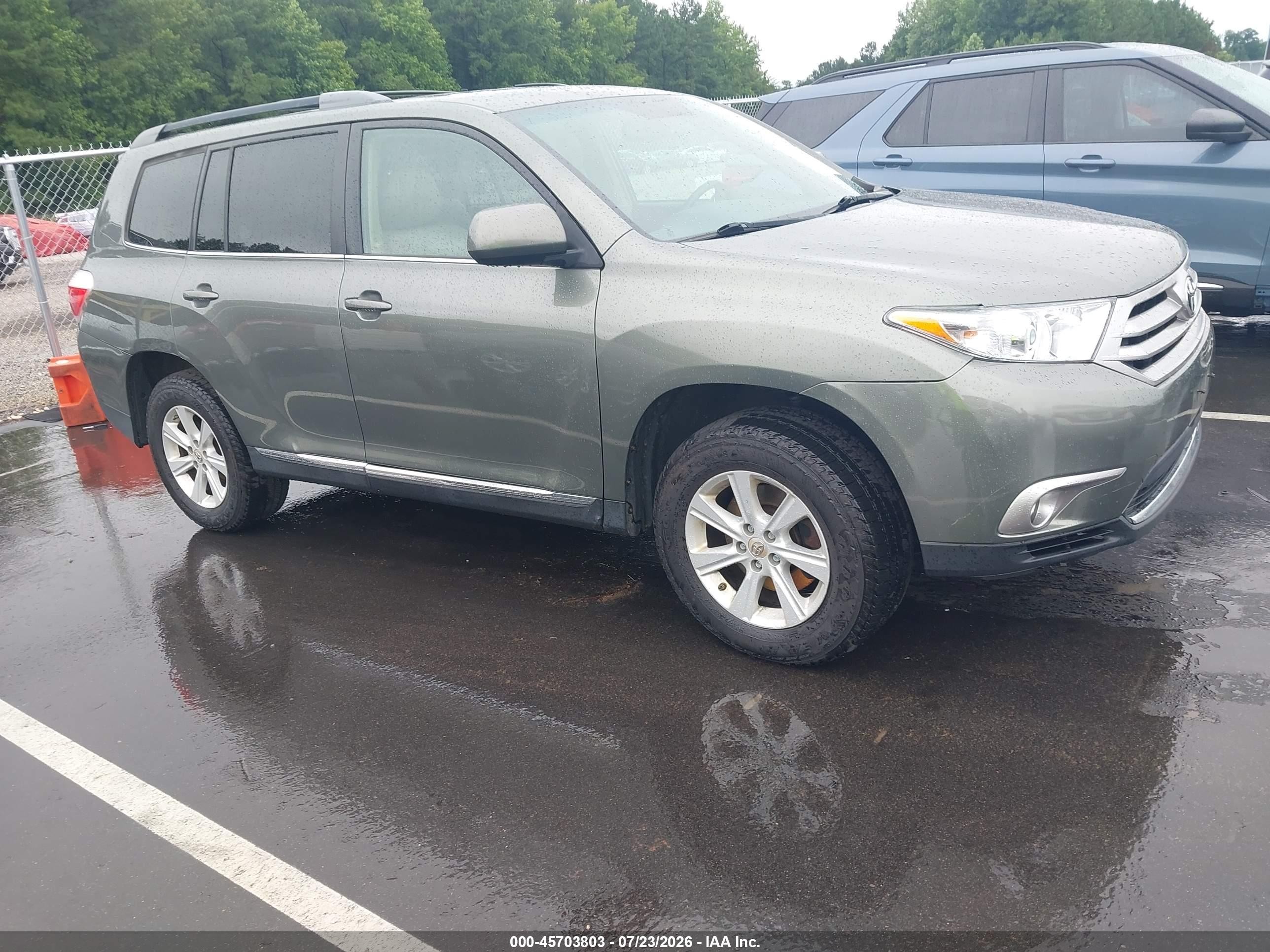 2011 Toyota Highlander SE, VIN 5TDBK3EH4BS049723 — Зад
